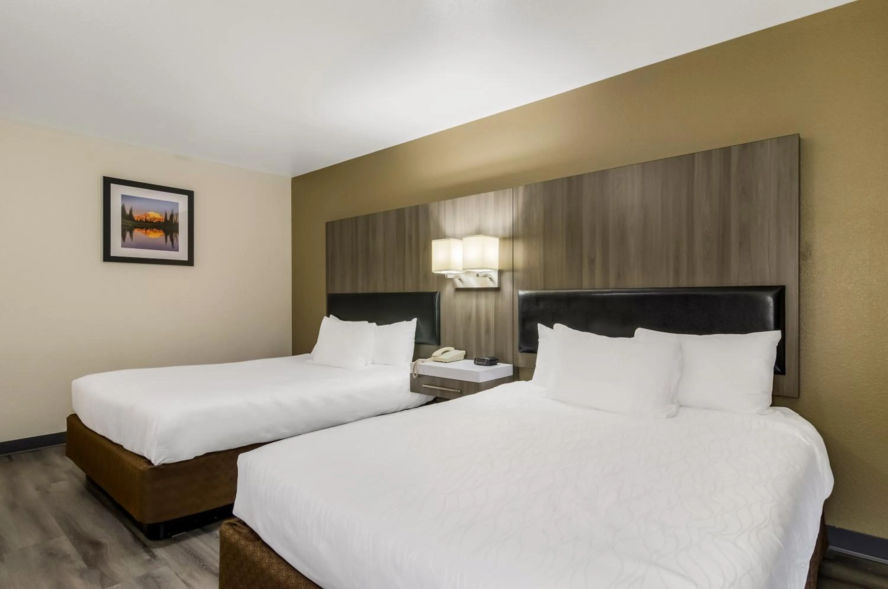 Bed in Rodeway Inn Enumclaw Mount Rainier-Crystal Mountain Area