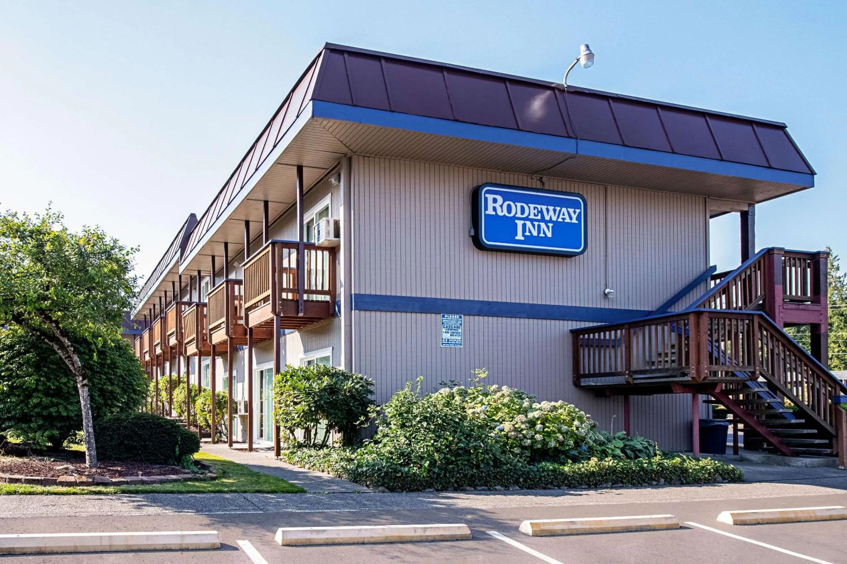 Property building in Rodeway Inn Enumclaw Mount Rainier-Crystal Mountain Area