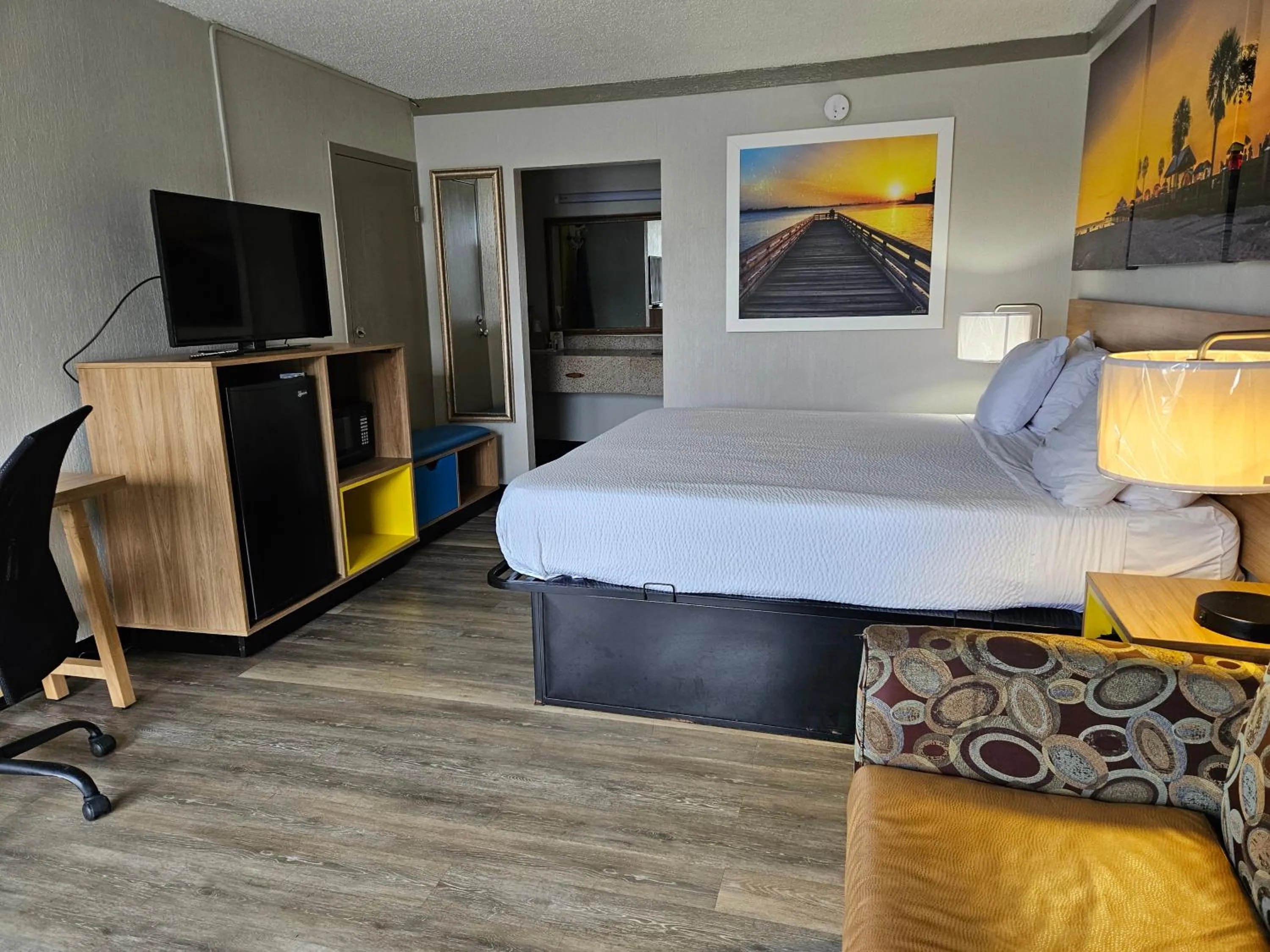 Bed in Days Inn by Wyndham Washington