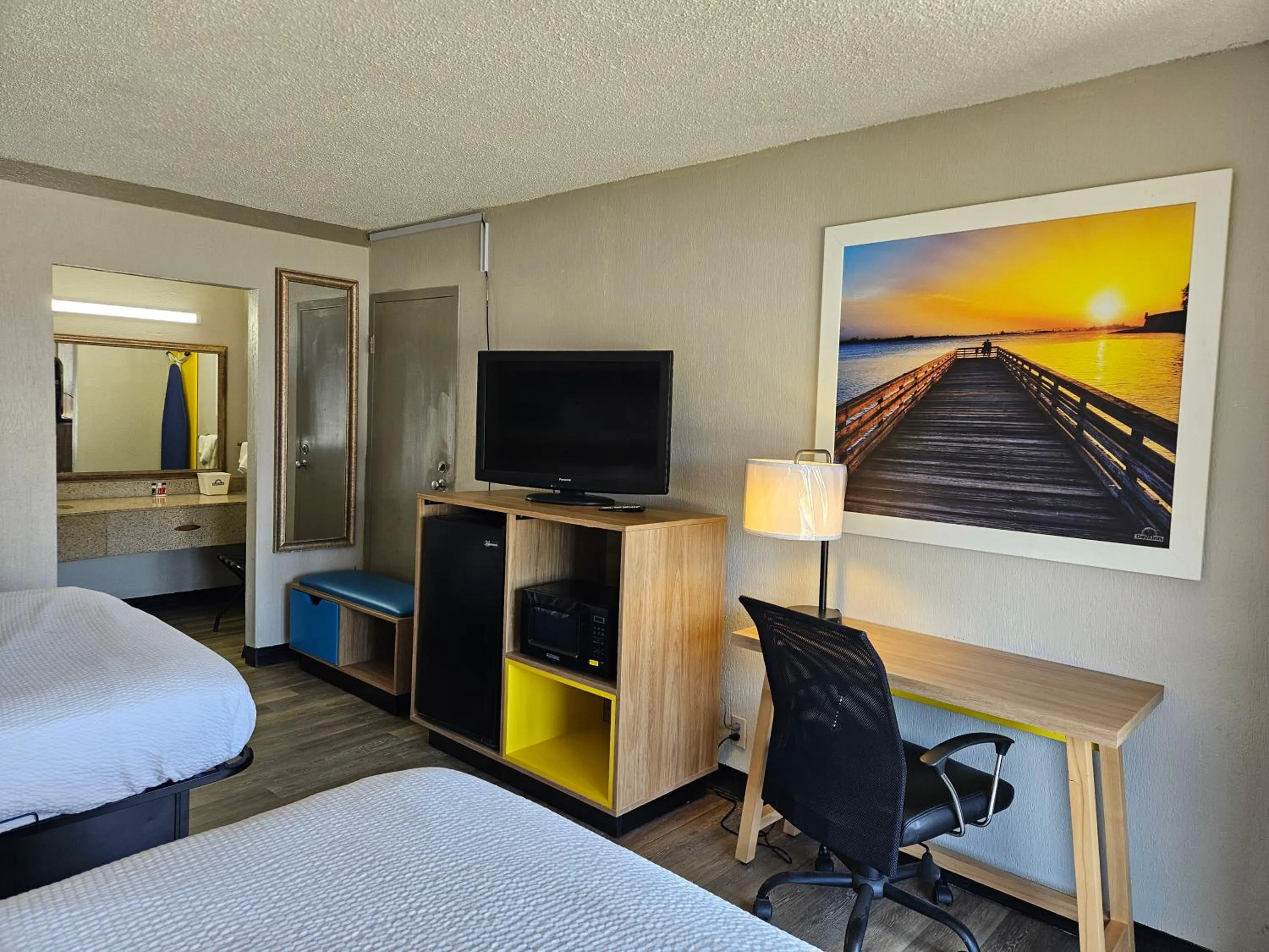 Bed in Days Inn by Wyndham Washington