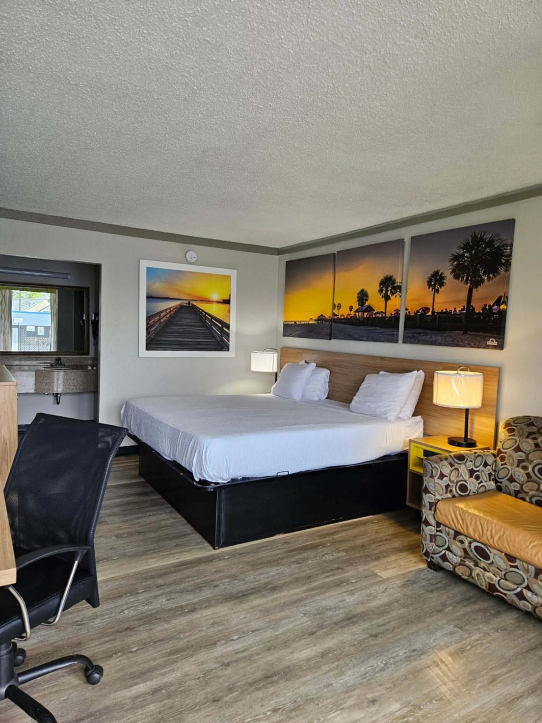 Bed in Days Inn by Wyndham Washington