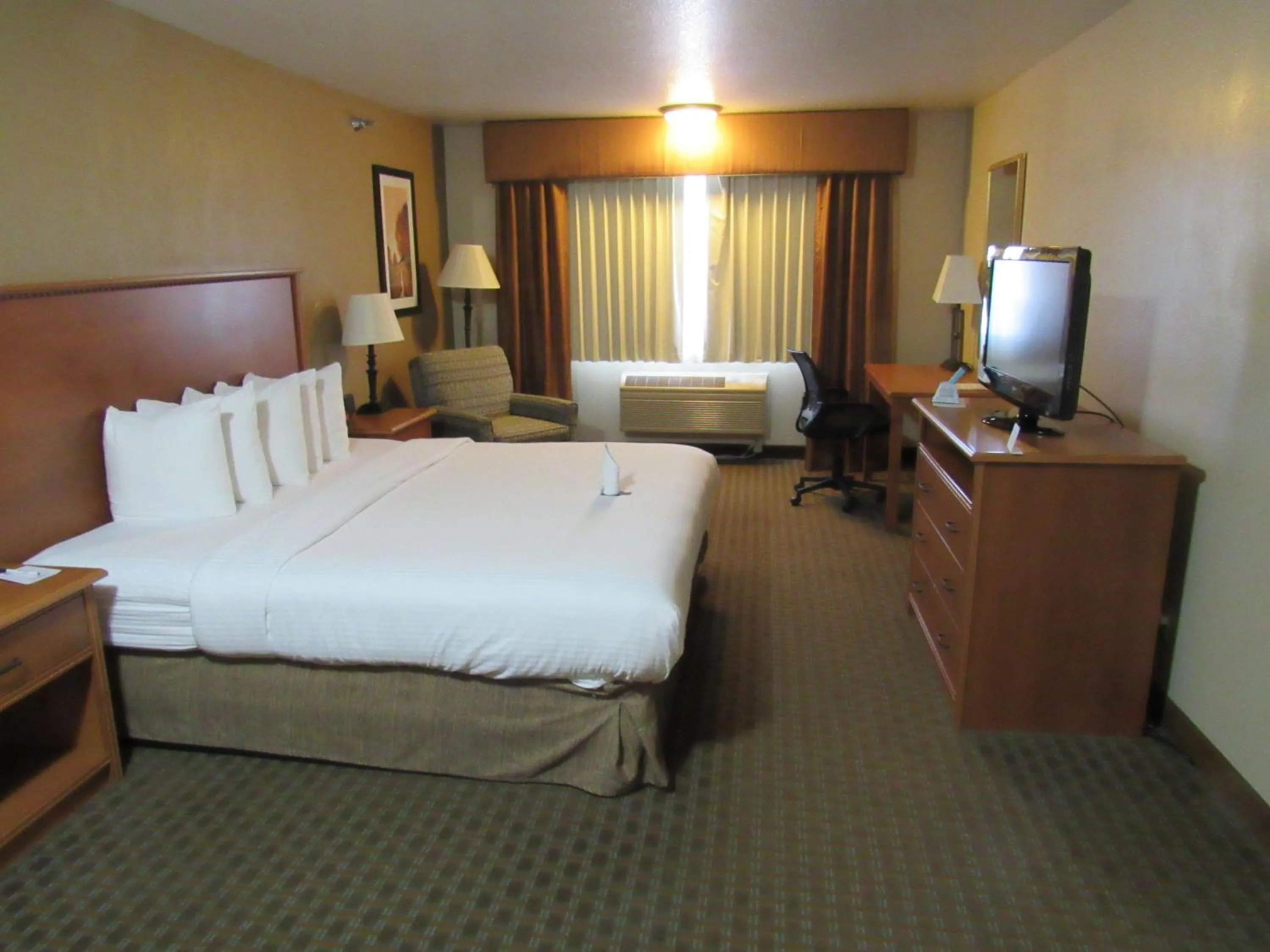 Bedroom, Bed in Best Western Empire Towers