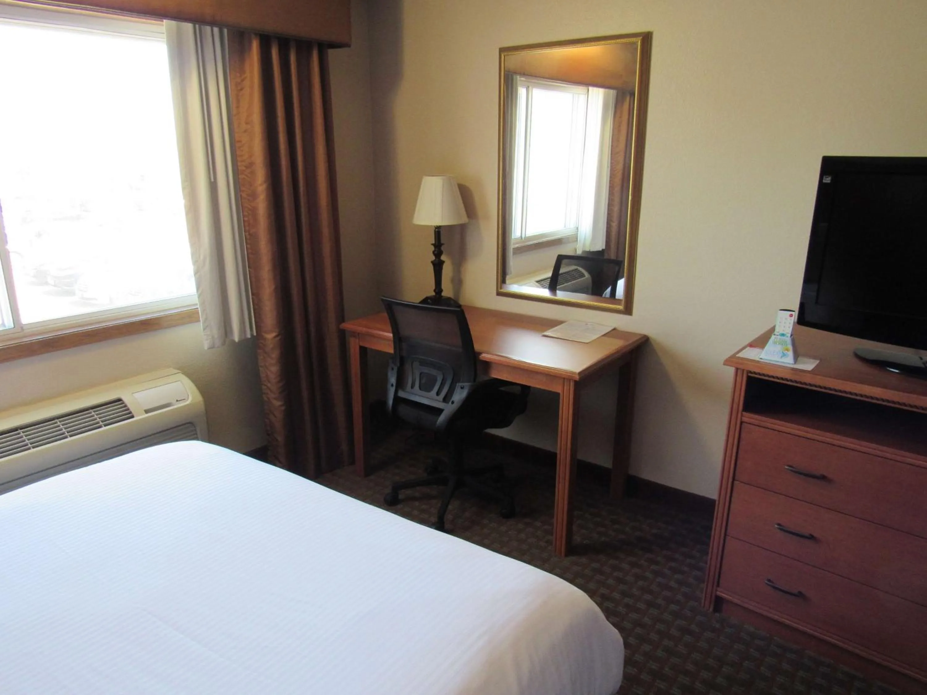 Bedroom, Bed in Best Western Empire Towers