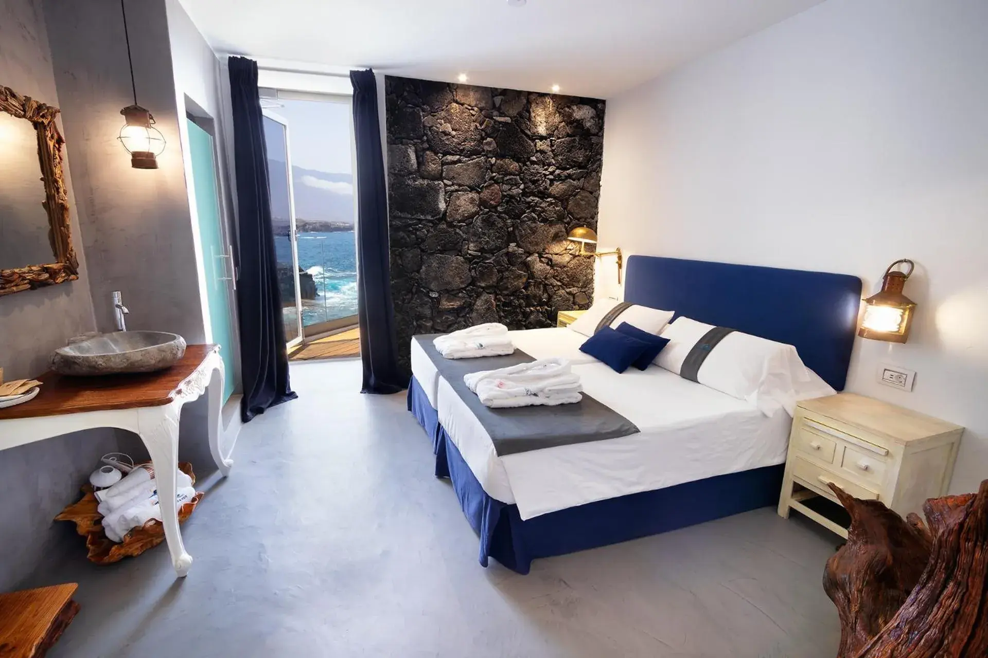 Double Room with Balcony and Sea View in Hotel Puntagrande Double Room with Balcony and Sea View in Hotel Puntagrande