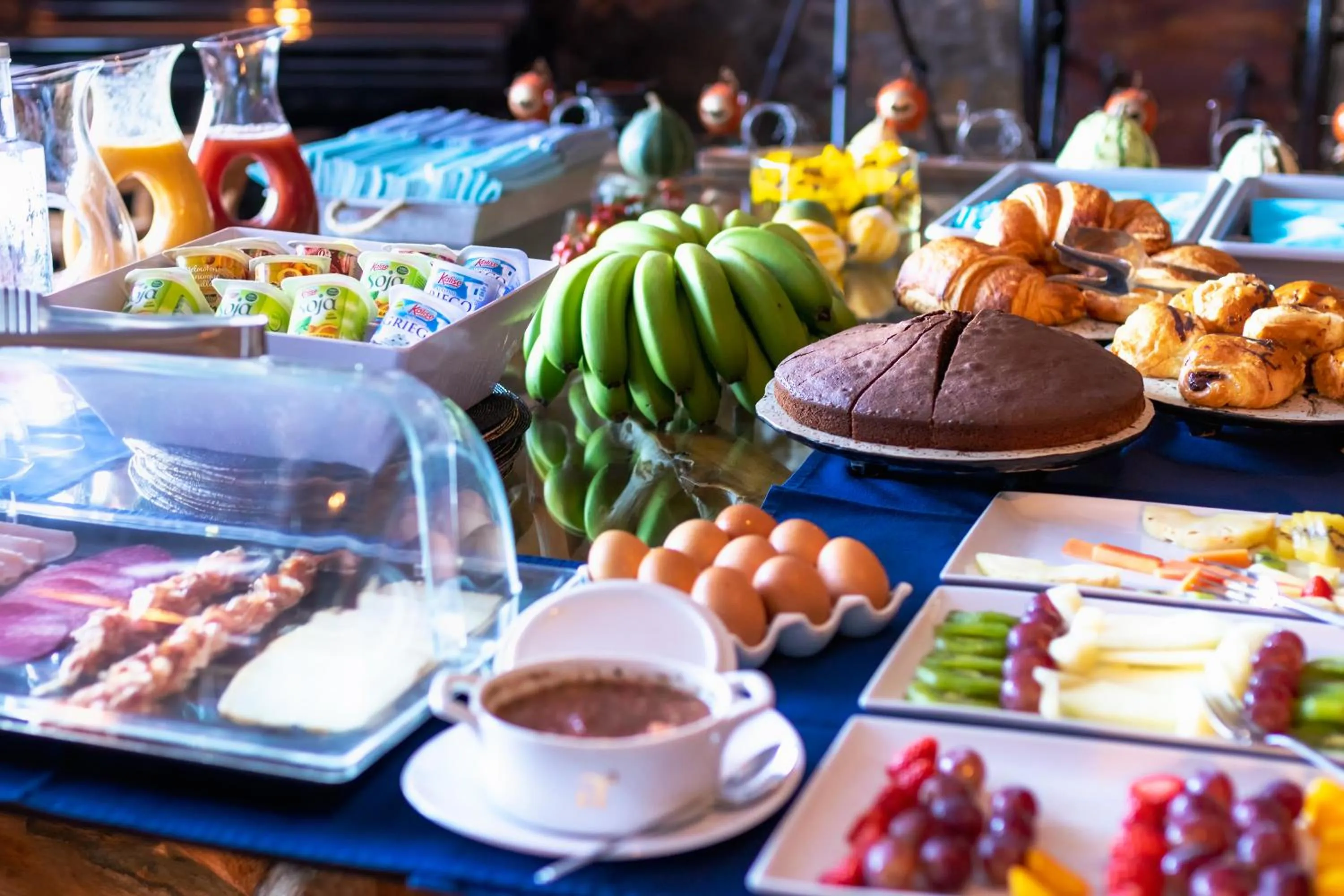 Buffet breakfast in Hotel Puntagrande