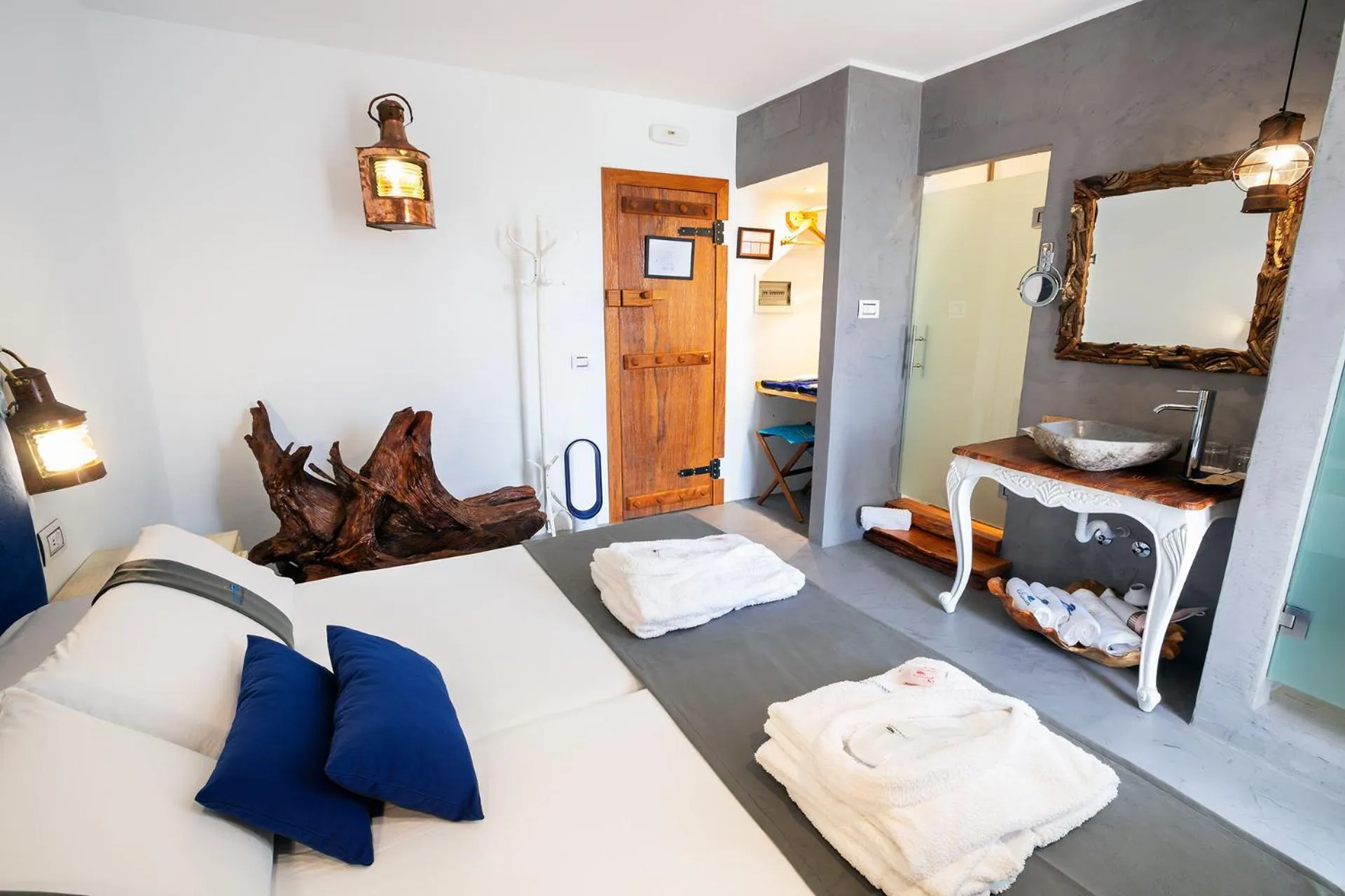 Decorative detail, Bed in Hotel Puntagrande