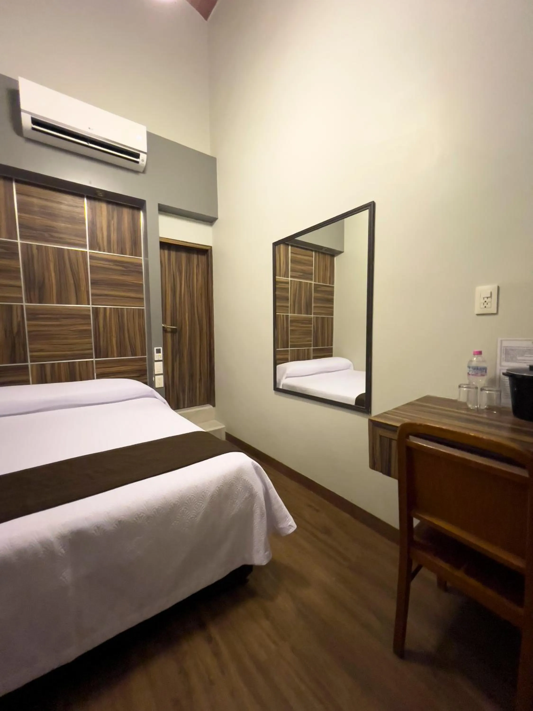 Photo of the whole room, Bed in Hotel Principal