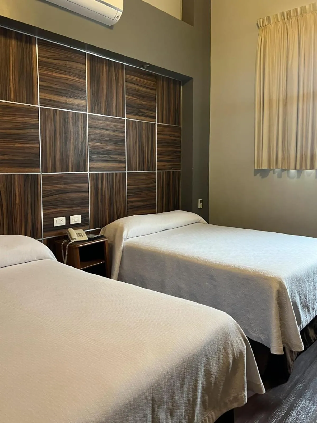 Photo of the whole room, Bed in Hotel Principal