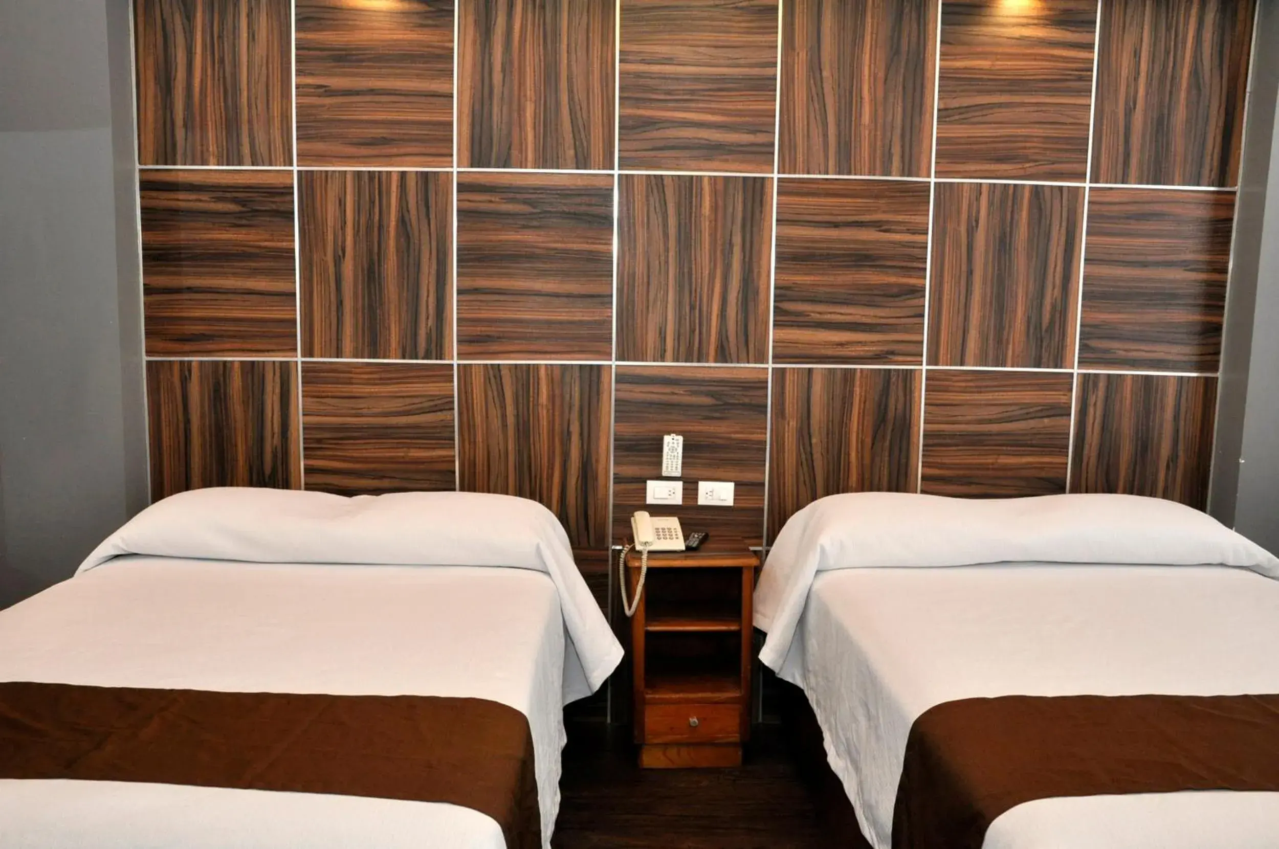 Twin Room in Hotel Principal Twin Room in Hotel Principal