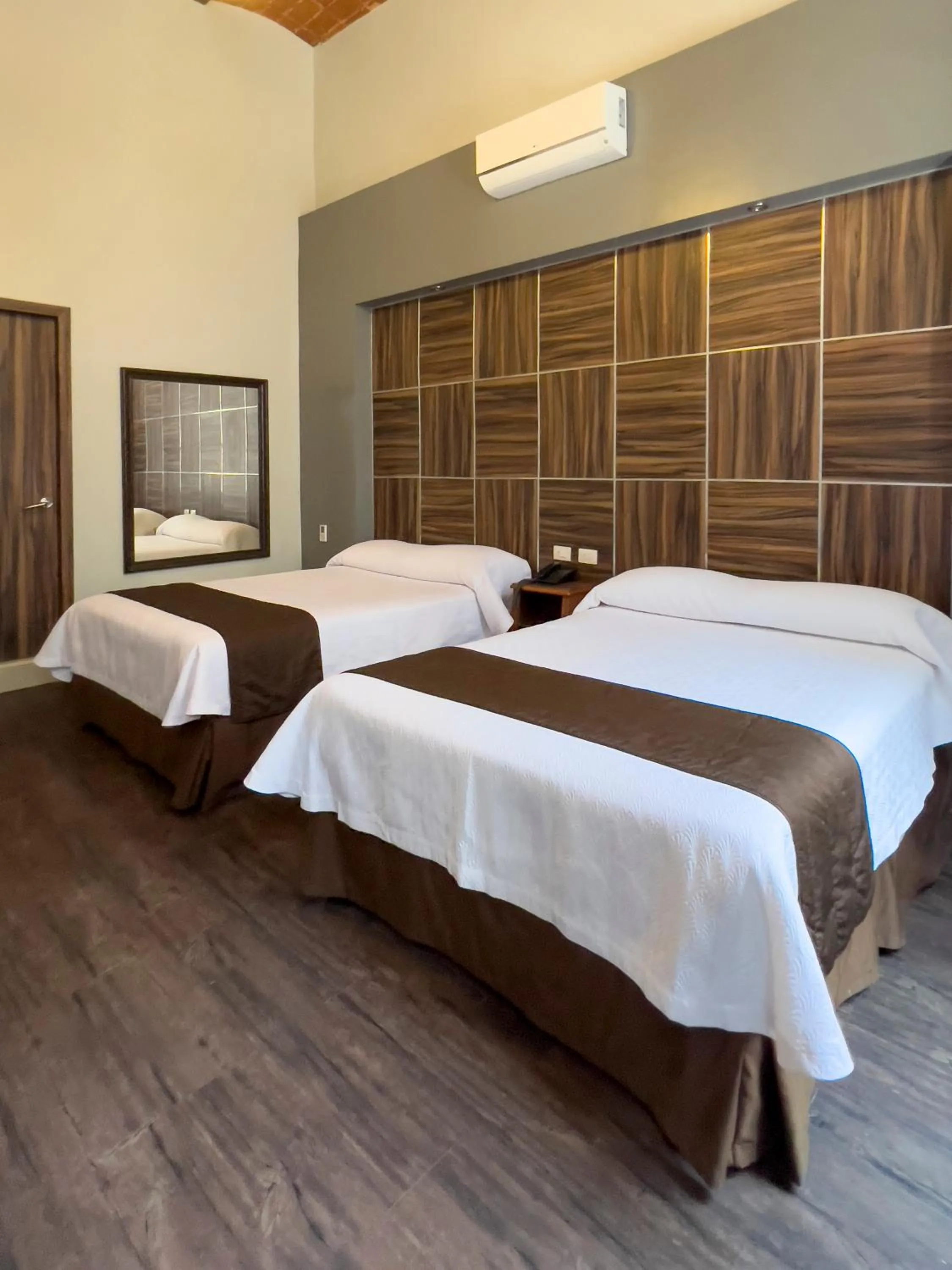 Photo of the whole room, Bed in Hotel Principal