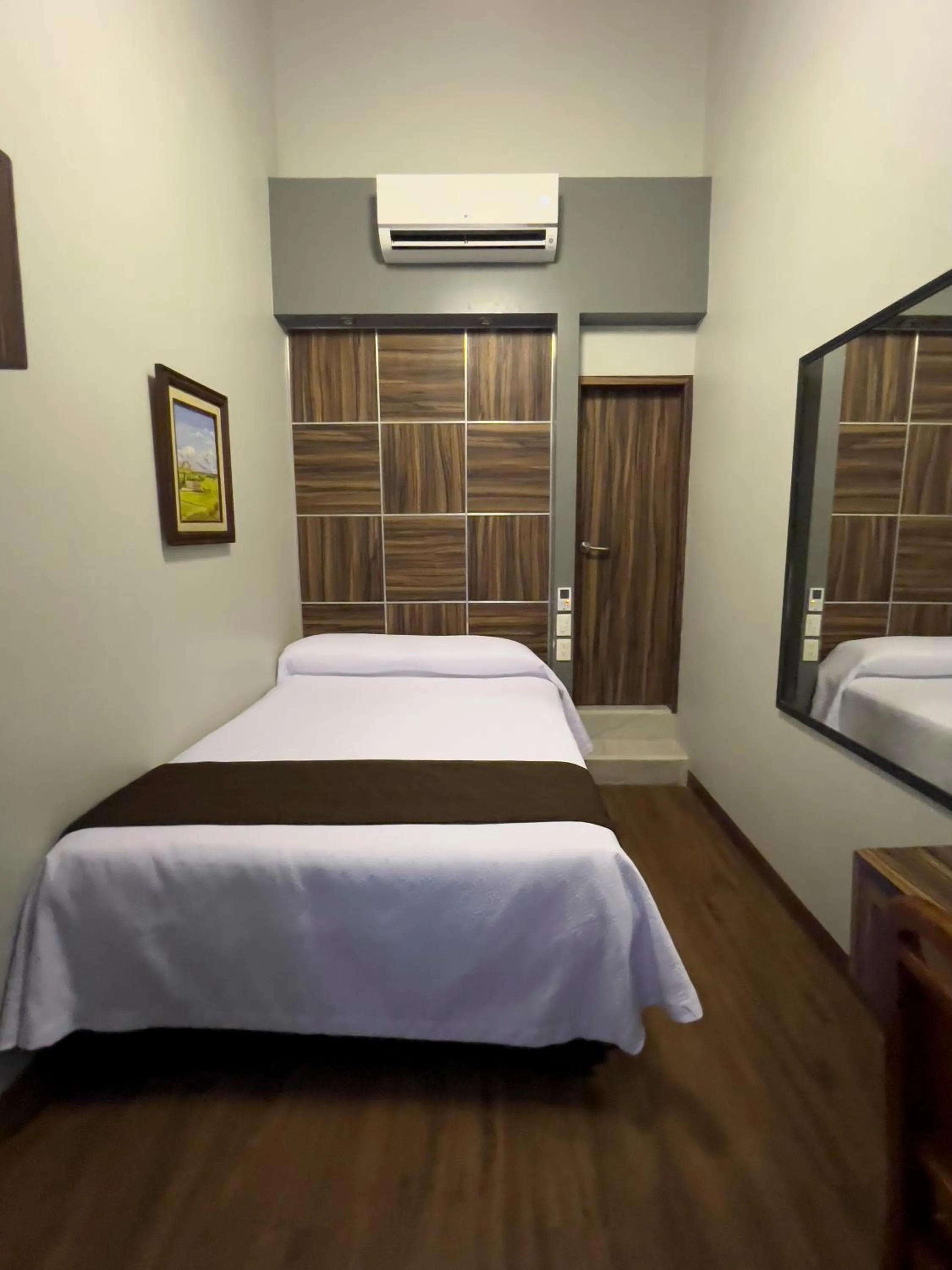 Photo of the whole room, Bed in Hotel Principal