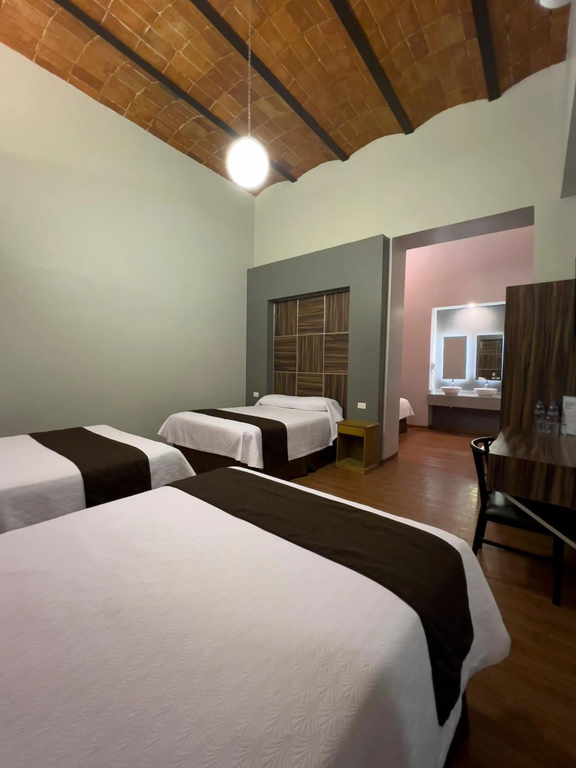 Photo of the whole room, Bed in Hotel Principal