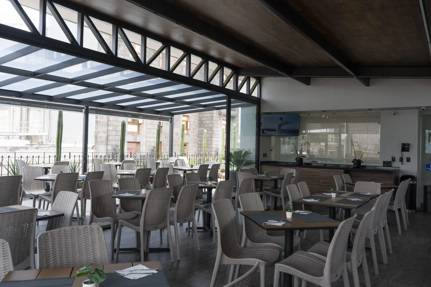 Restaurant/places to eat in Hotel Principal