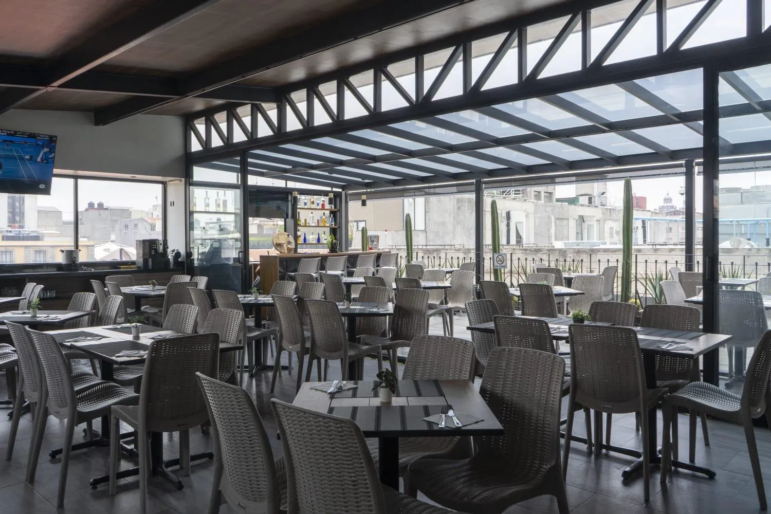 Restaurant/places to eat in Hotel Principal