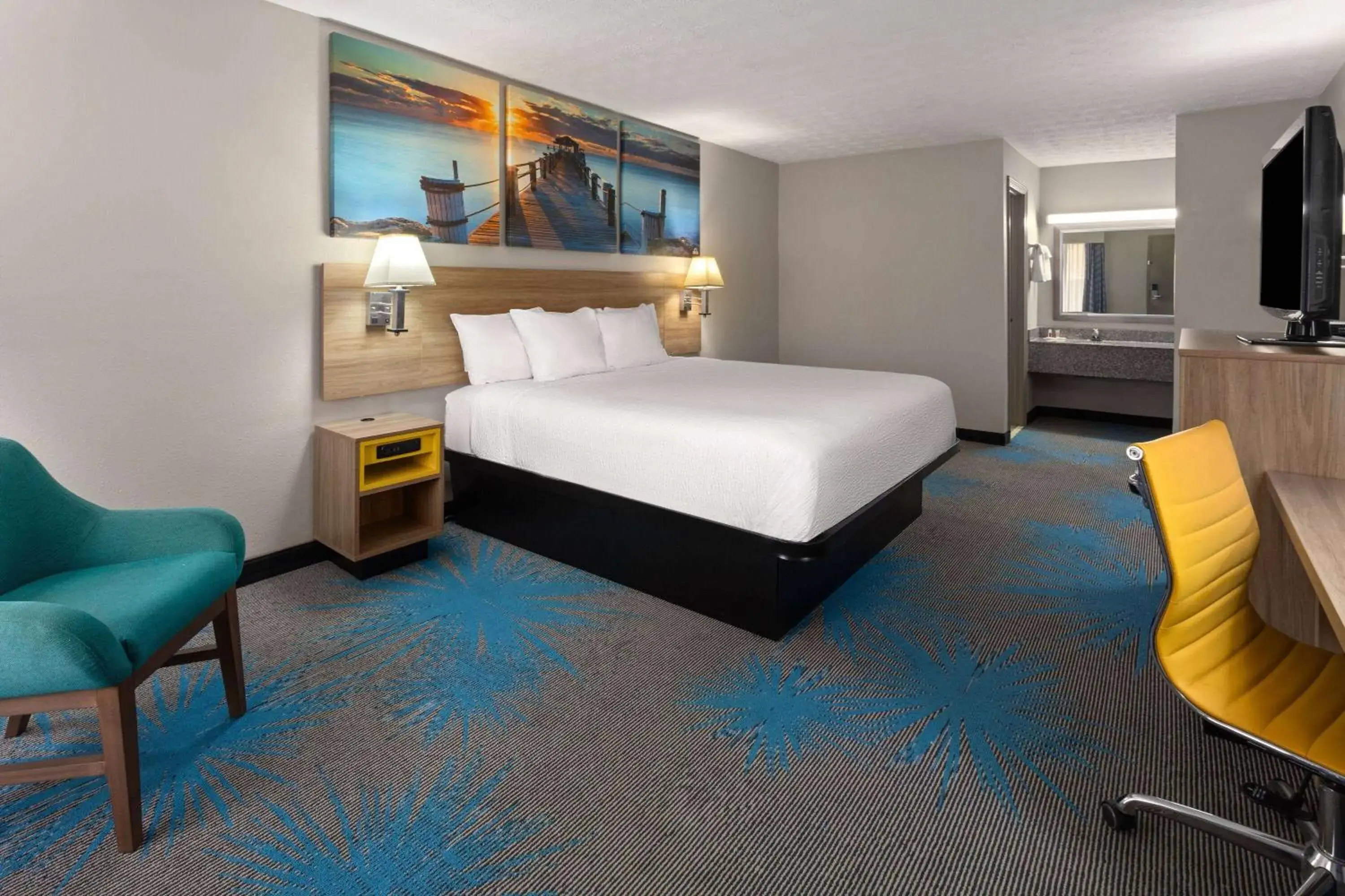 Photo of the whole room, Bed in Days Inn by Wyndham Douglasville-Atlanta-Fairburn Road Photo of the whole room, Bed in Days Inn by Wyndham Douglasville-Atlanta-Fairburn Road