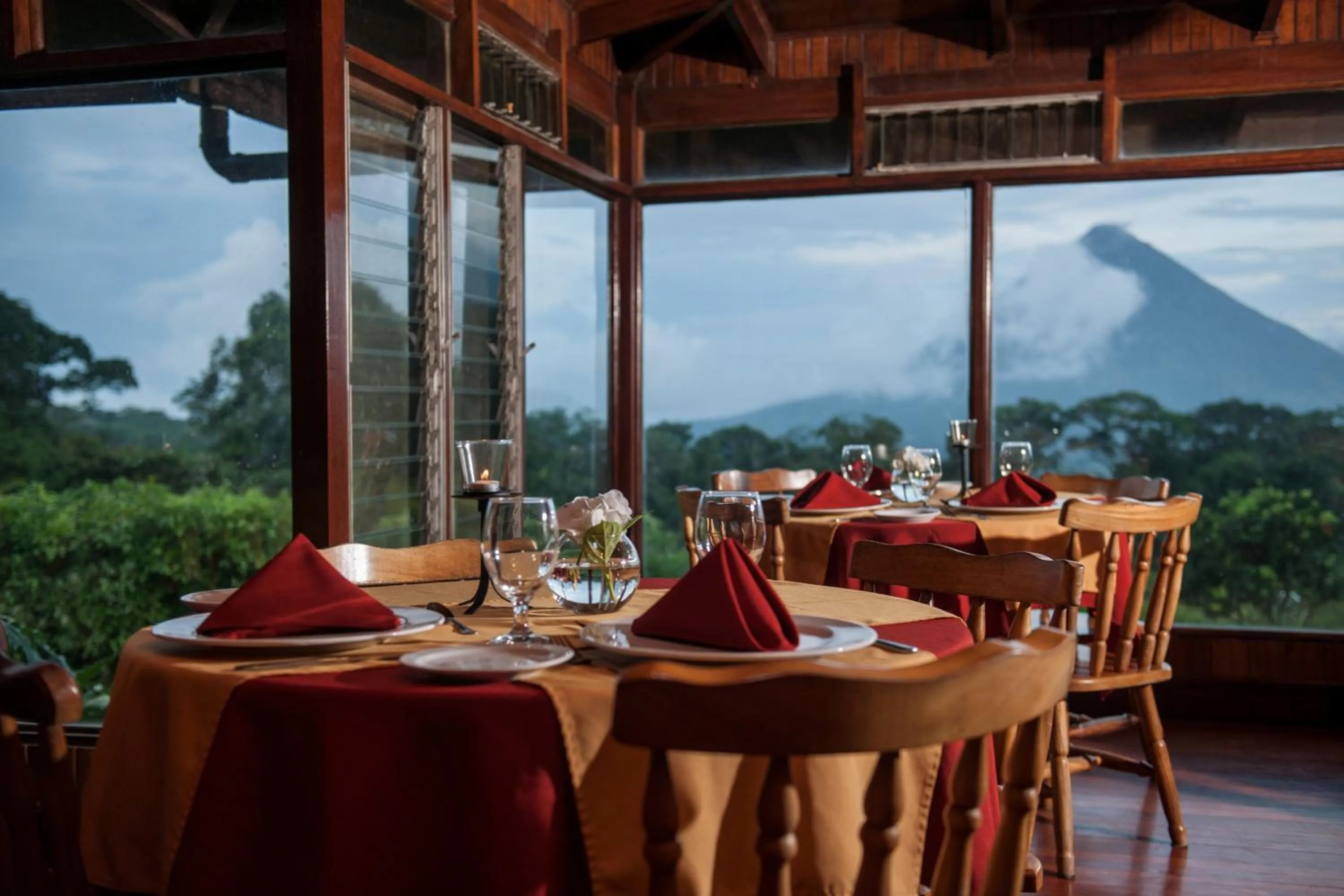 Restaurant/places to eat in Hotel Arenal Lodge