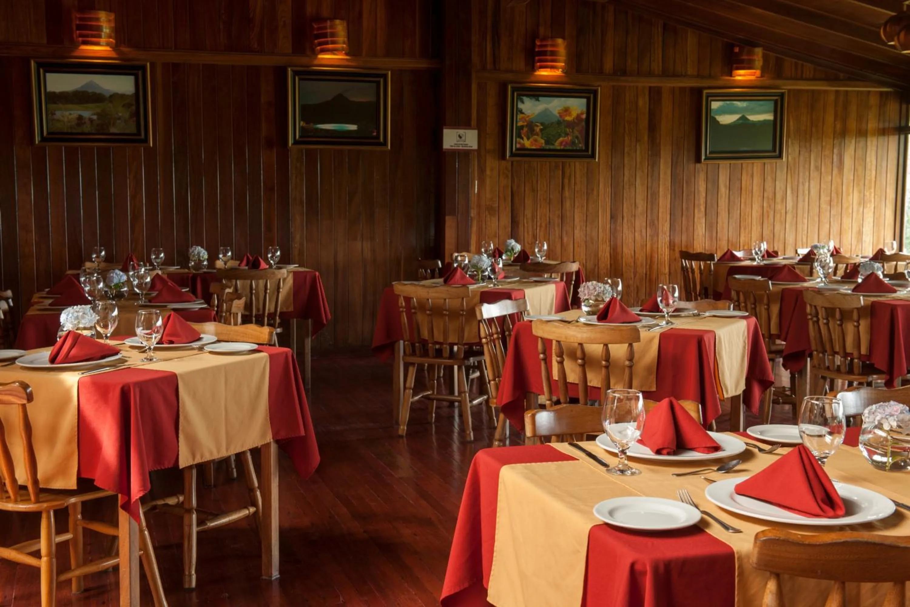 Restaurant/places to eat in Hotel Arenal Lodge
