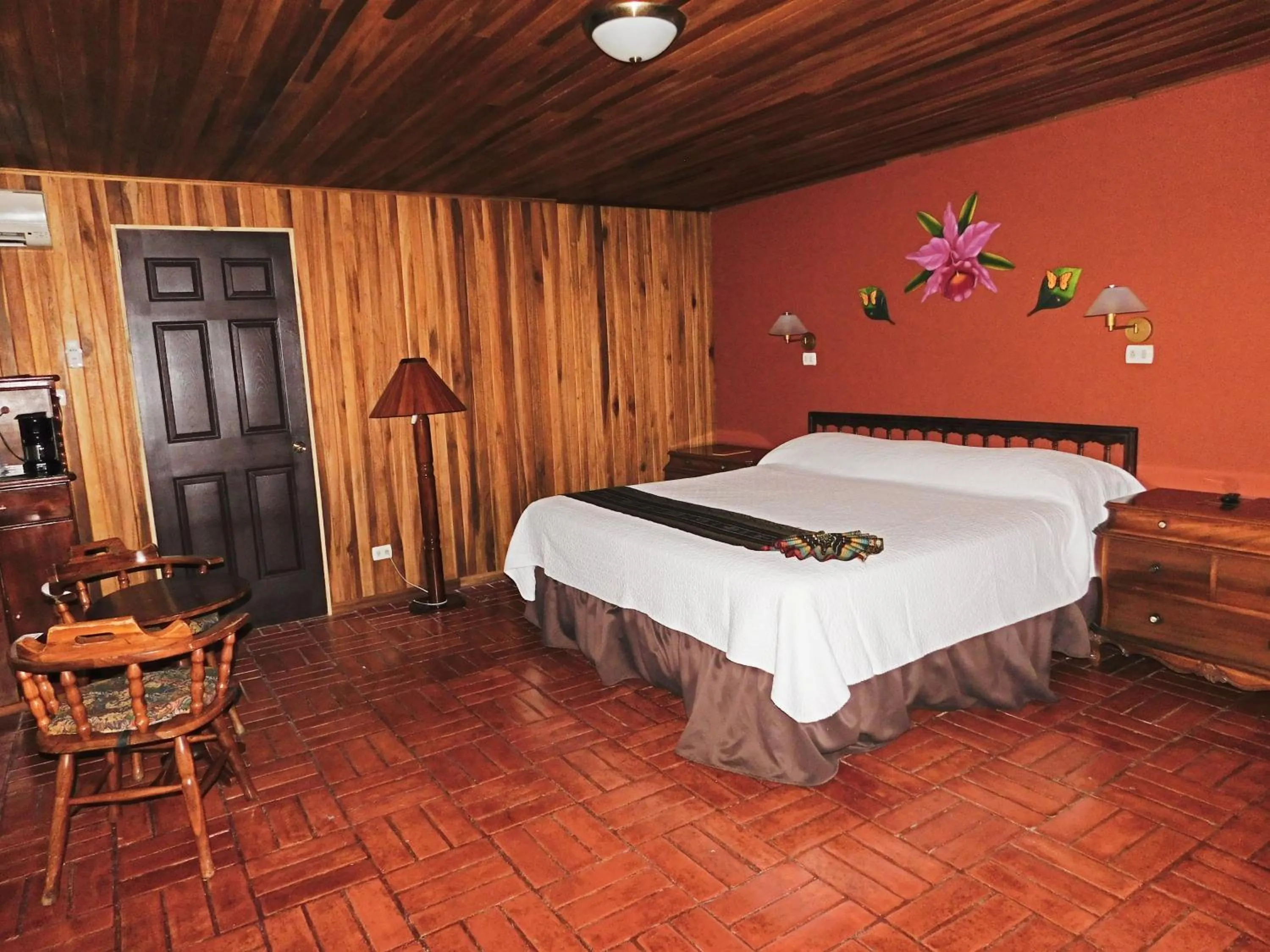 Bed in Hotel Arenal Lodge