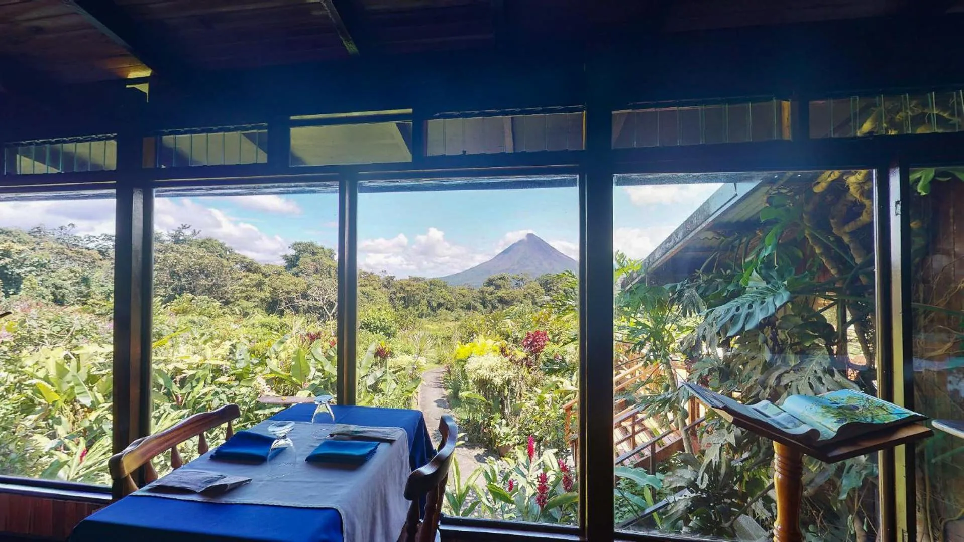 Restaurant/places to eat in Hotel Arenal Lodge