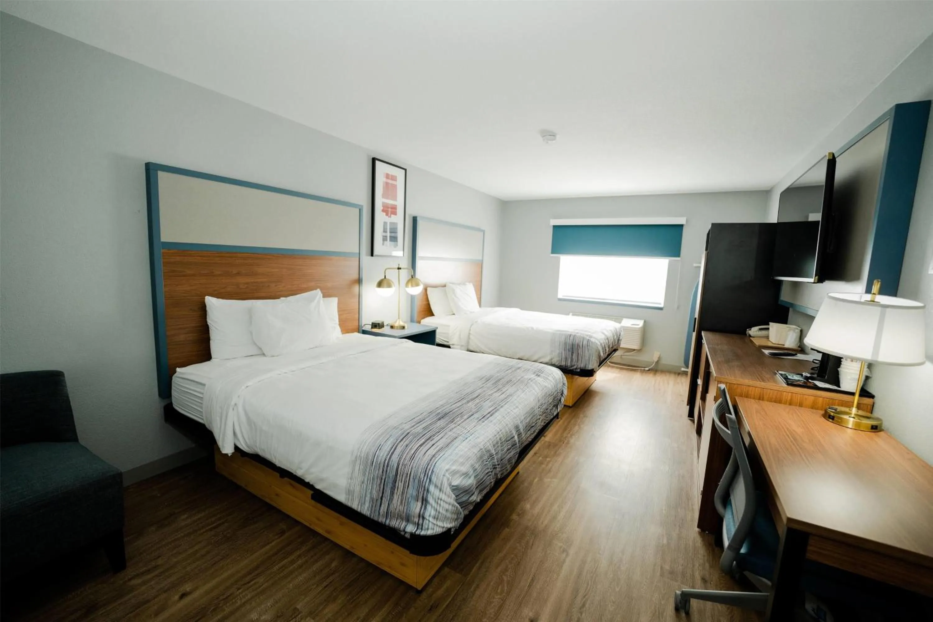 Photo of the whole room, Bed in AmericInn by Wyndham Tomahawk