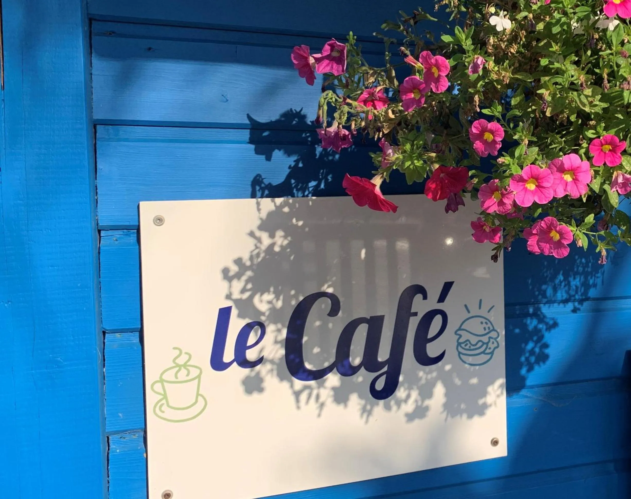 Restaurant/places to eat in Espace Blue Océan