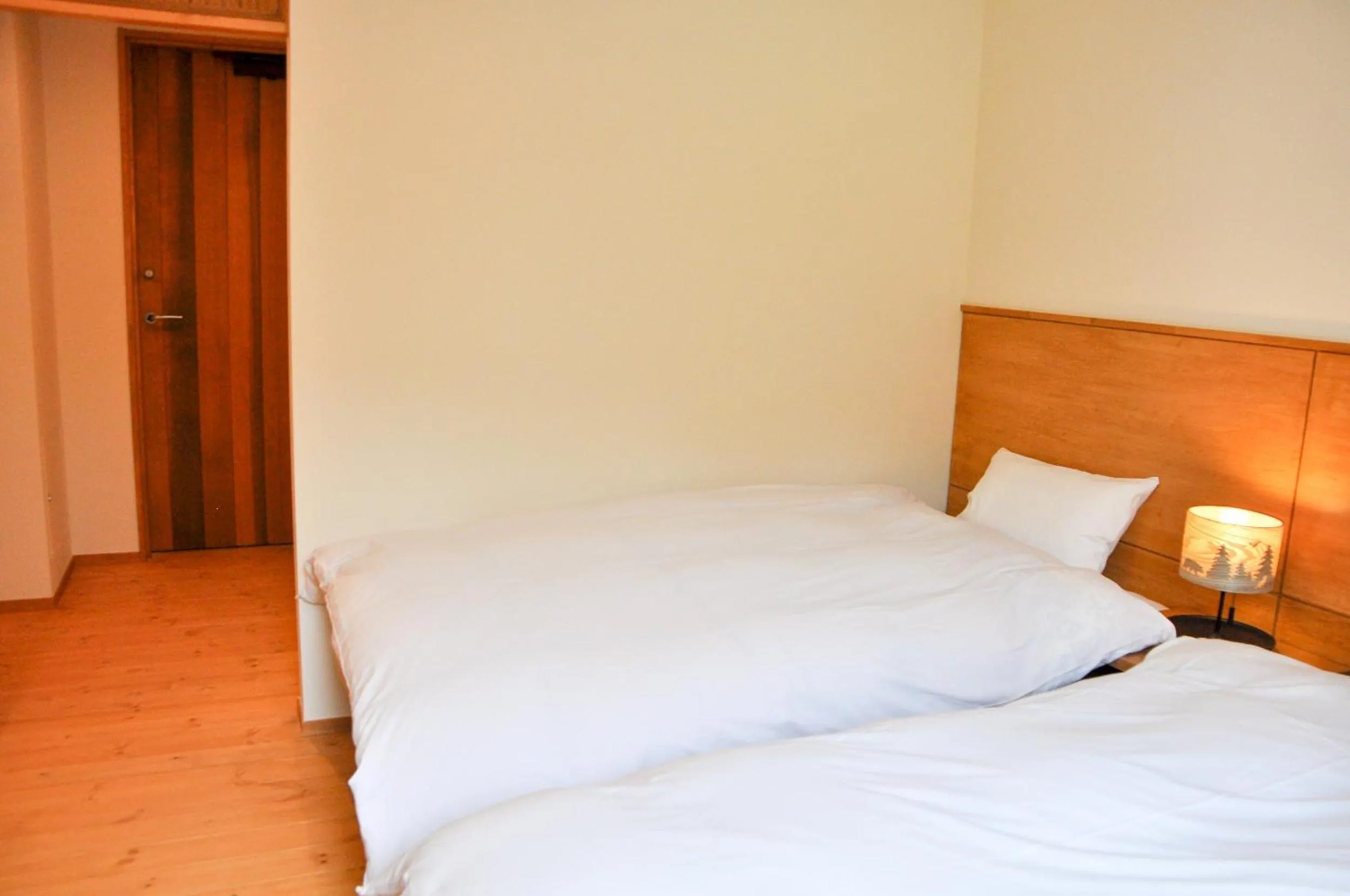 Twin Room with Shared Bathroom - single occupancy in Lodge Denbey