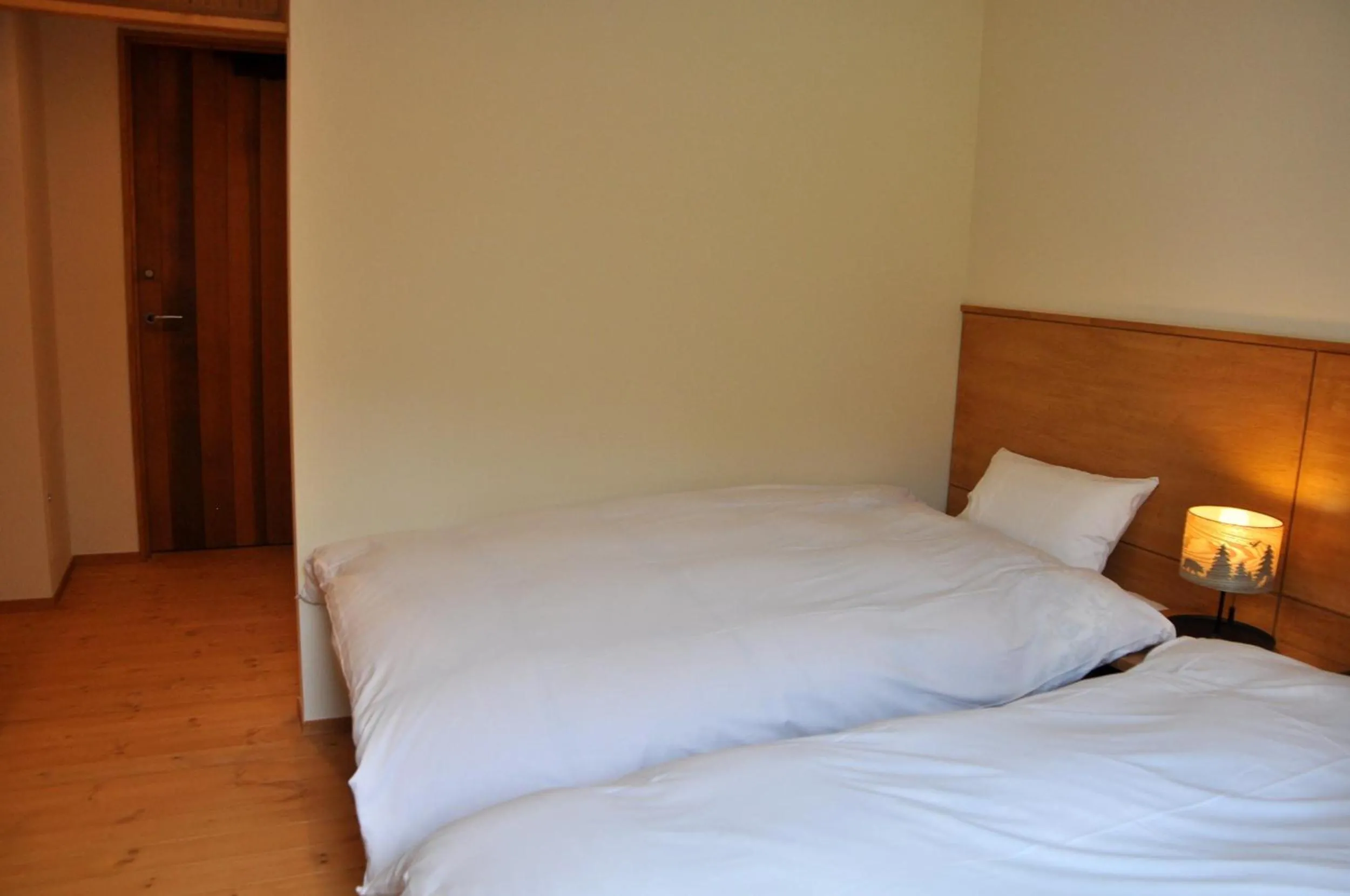 Twin Room with Shared Bathroom - single occupancy in Lodge Denbey
