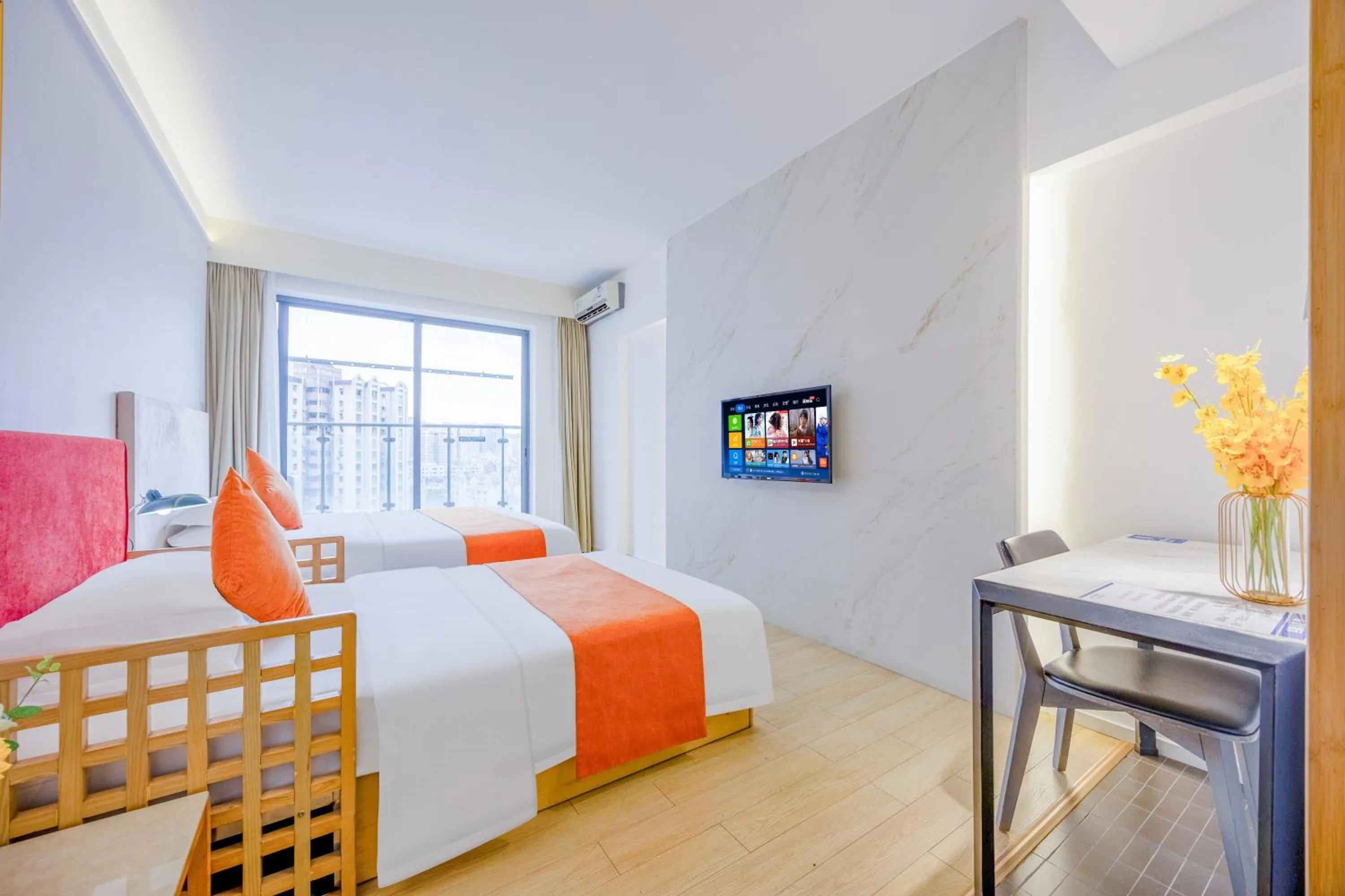 Photo of the whole room, Bed in Guangzhou Timmy Hotel