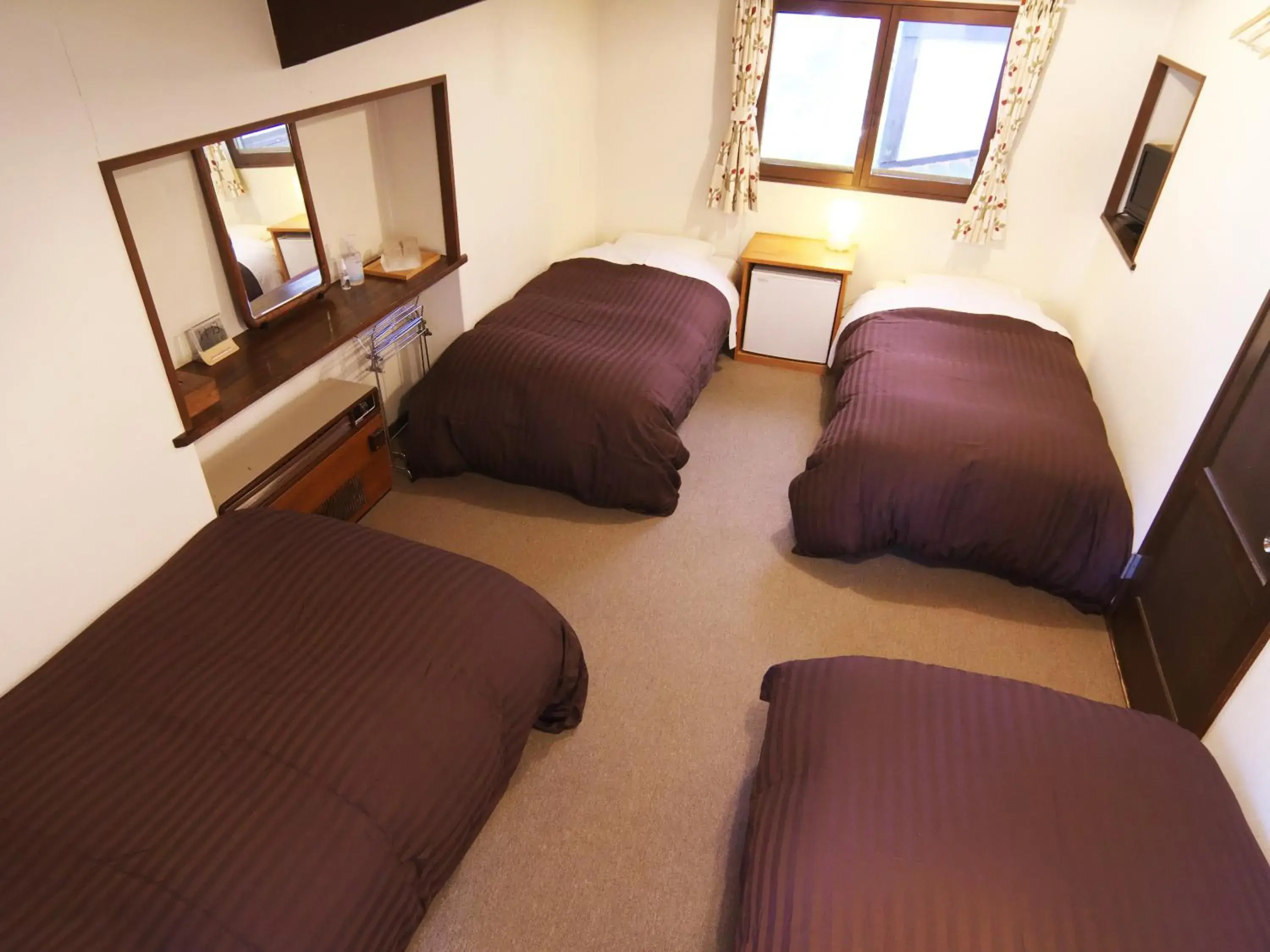 Quadruple Room with Shared Bathroom in Hakuba Goryu Pension Kurumi Quadruple Room with Shared Bathroom in Hakuba Goryu Pension Kurumi