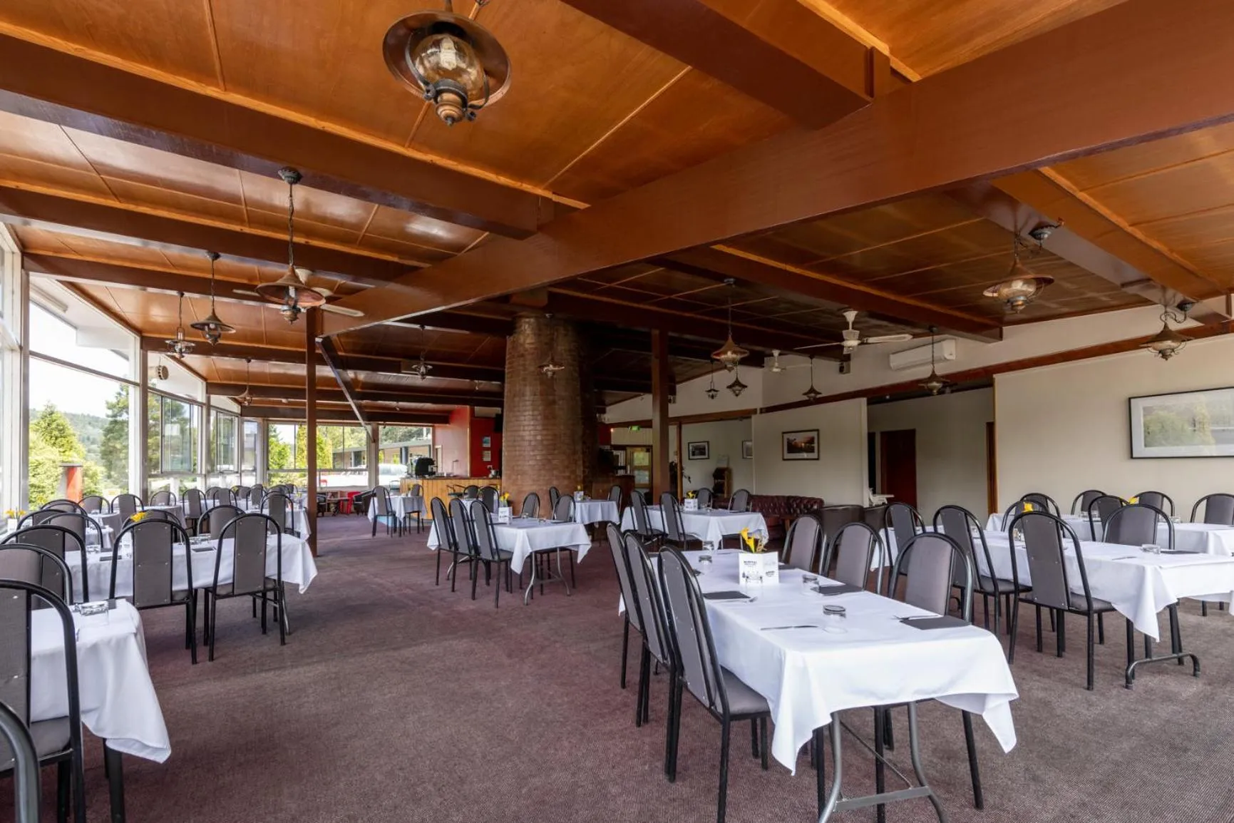Restaurant/places to eat in Silver Hills Motel