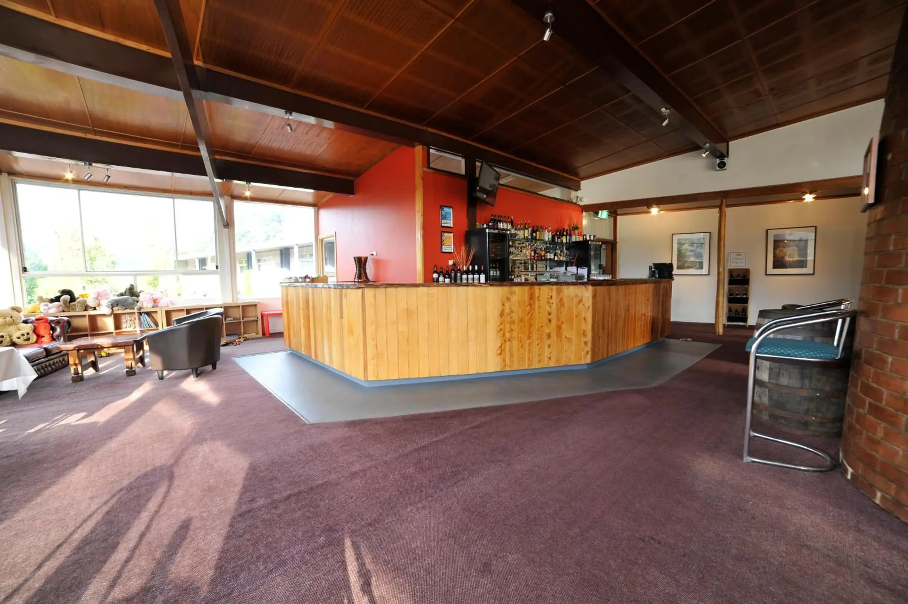 Lounge or bar in Silver Hills Motel Lounge or bar in Silver Hills Motel