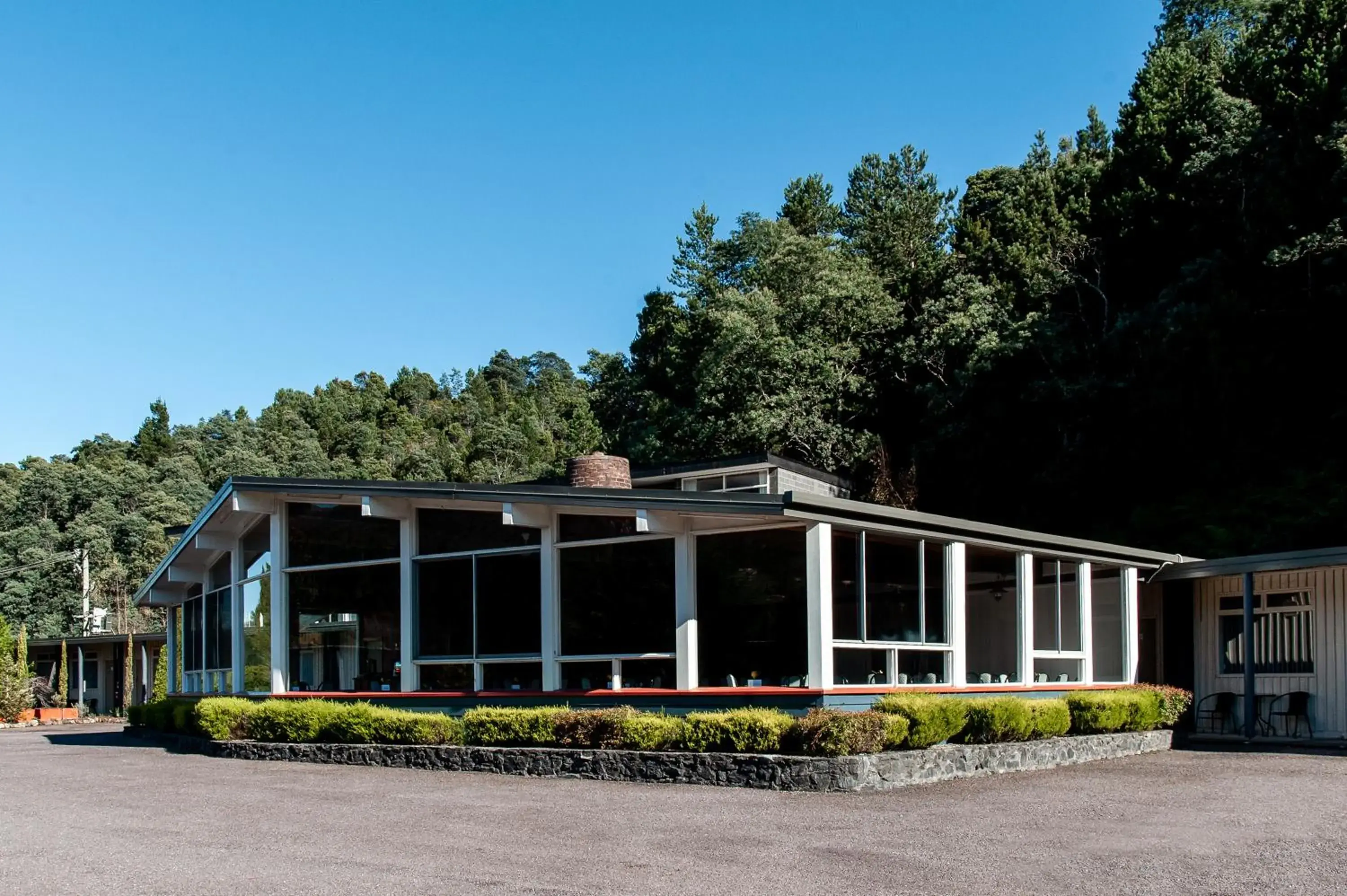 Property building in Silver Hills Motel Property building in Silver Hills Motel