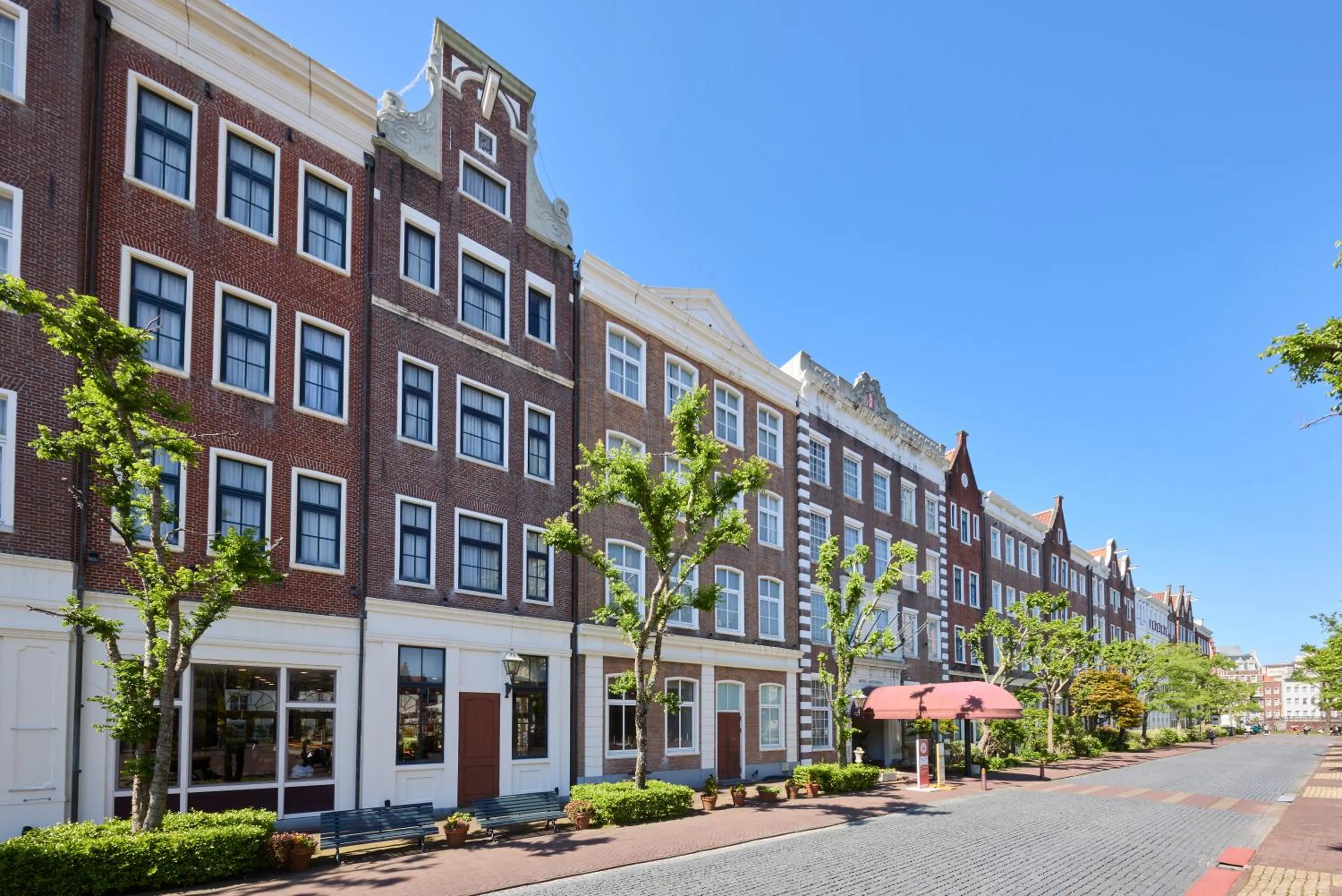 Property building in Hotel Amsterdam Huis Ten Bosch