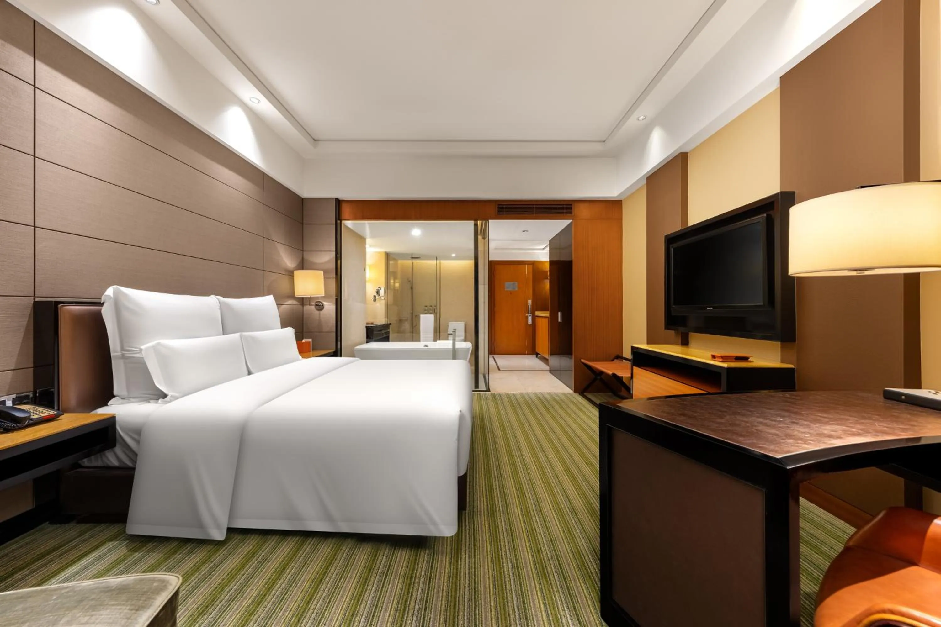 Photo of the whole room, Bed in Pullman Dongguan Changan