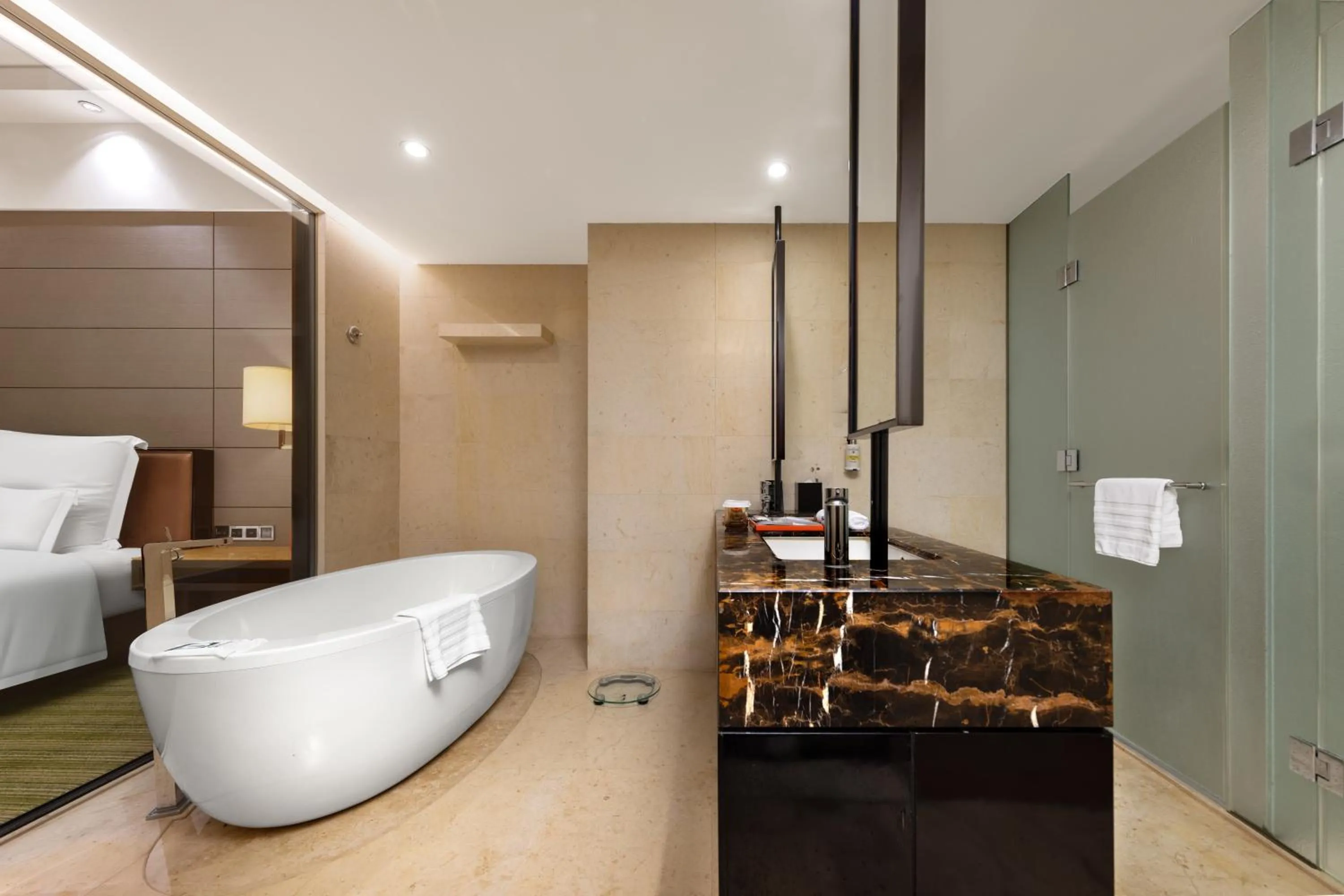 Bathroom, Bed in Pullman Dongguan Changan