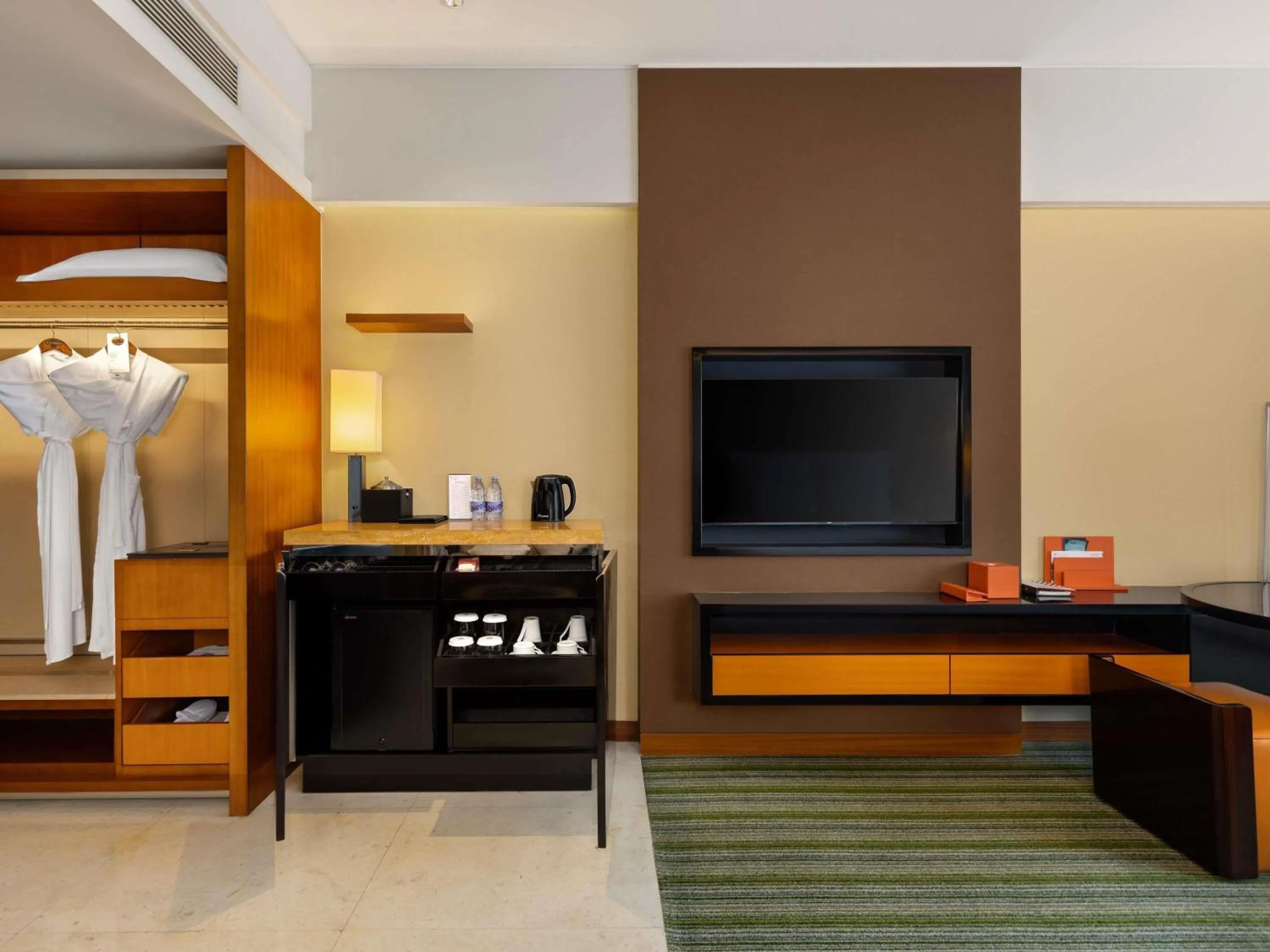 Bedroom, Bed in Pullman Dongguan Changan