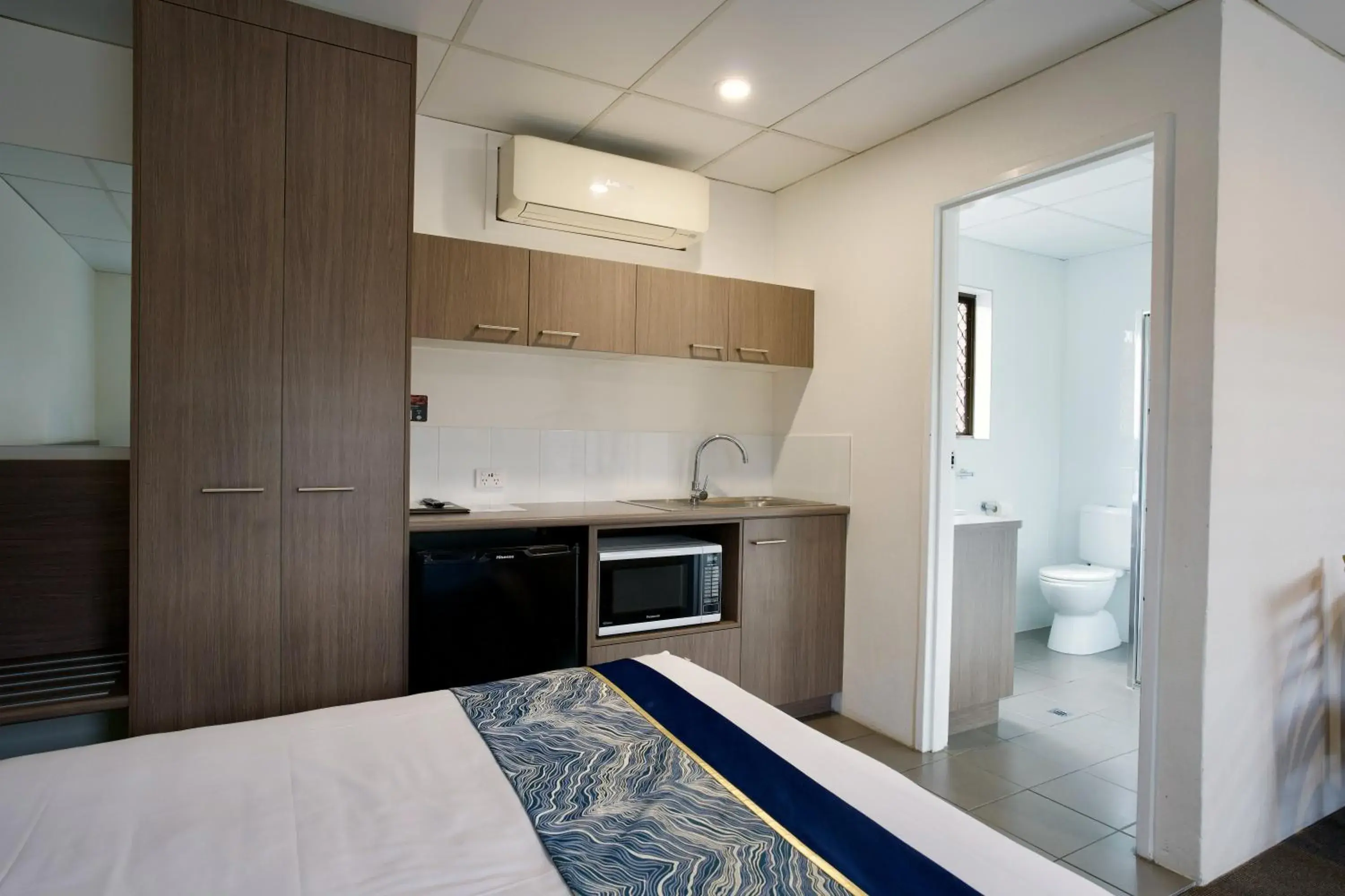 Deluxe Twin Room - Not Pet Friendly in Chalet Motor Inn Deluxe Twin Room - Not Pet Friendly in Chalet Motor Inn