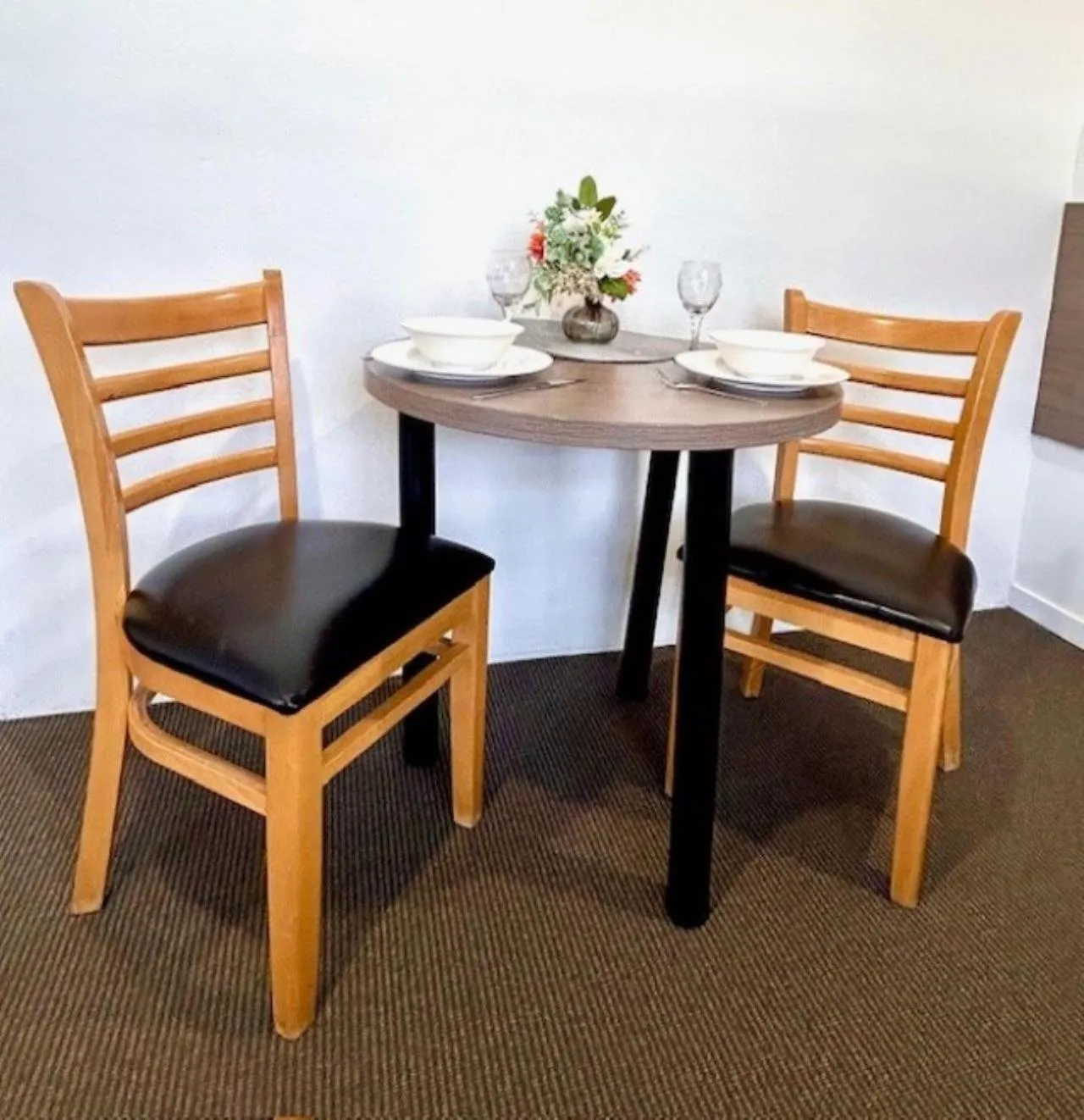 Dining area in Chalet Motor Inn