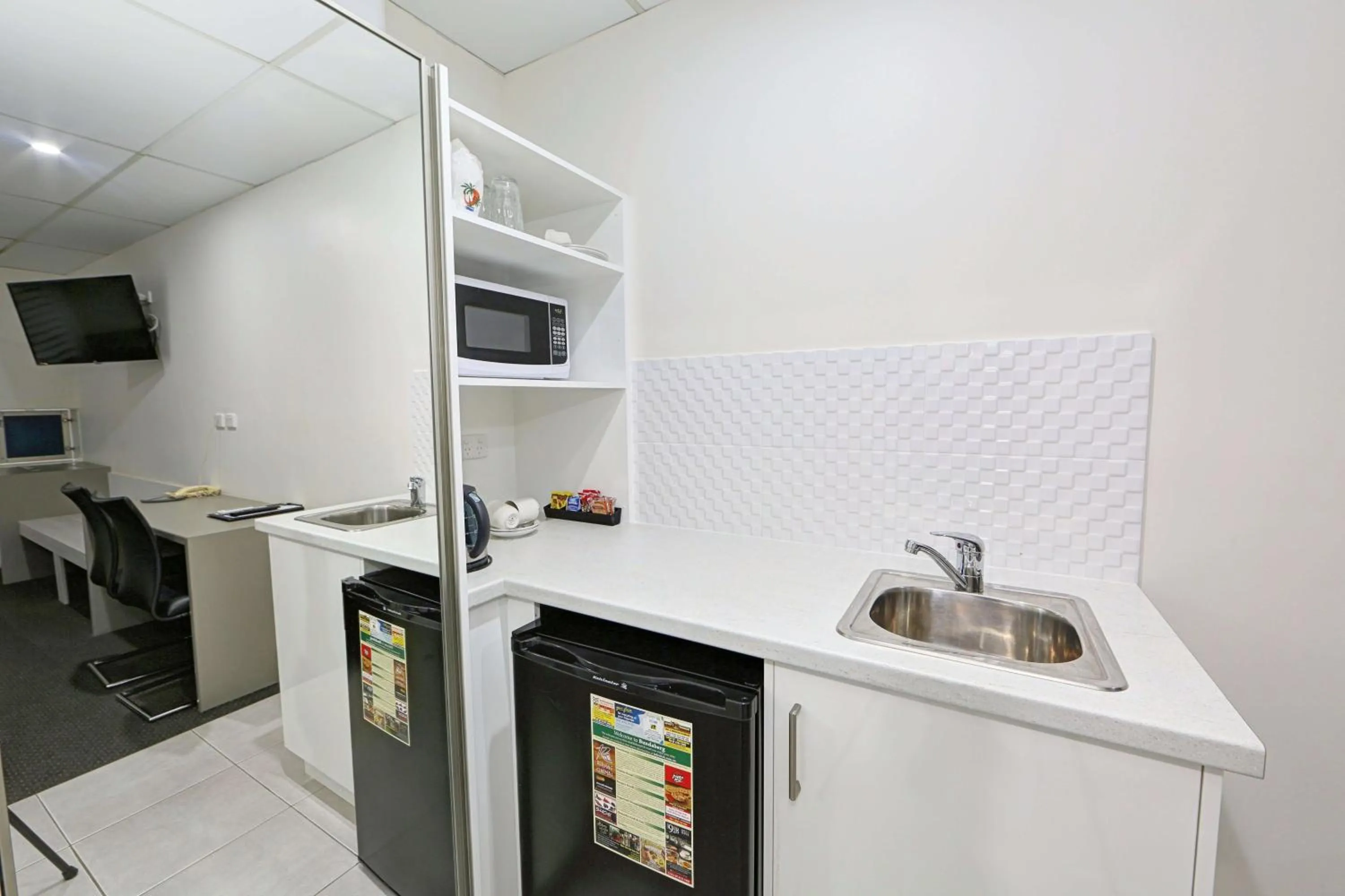 Kitchen or kitchenette in Chalet Motor Inn