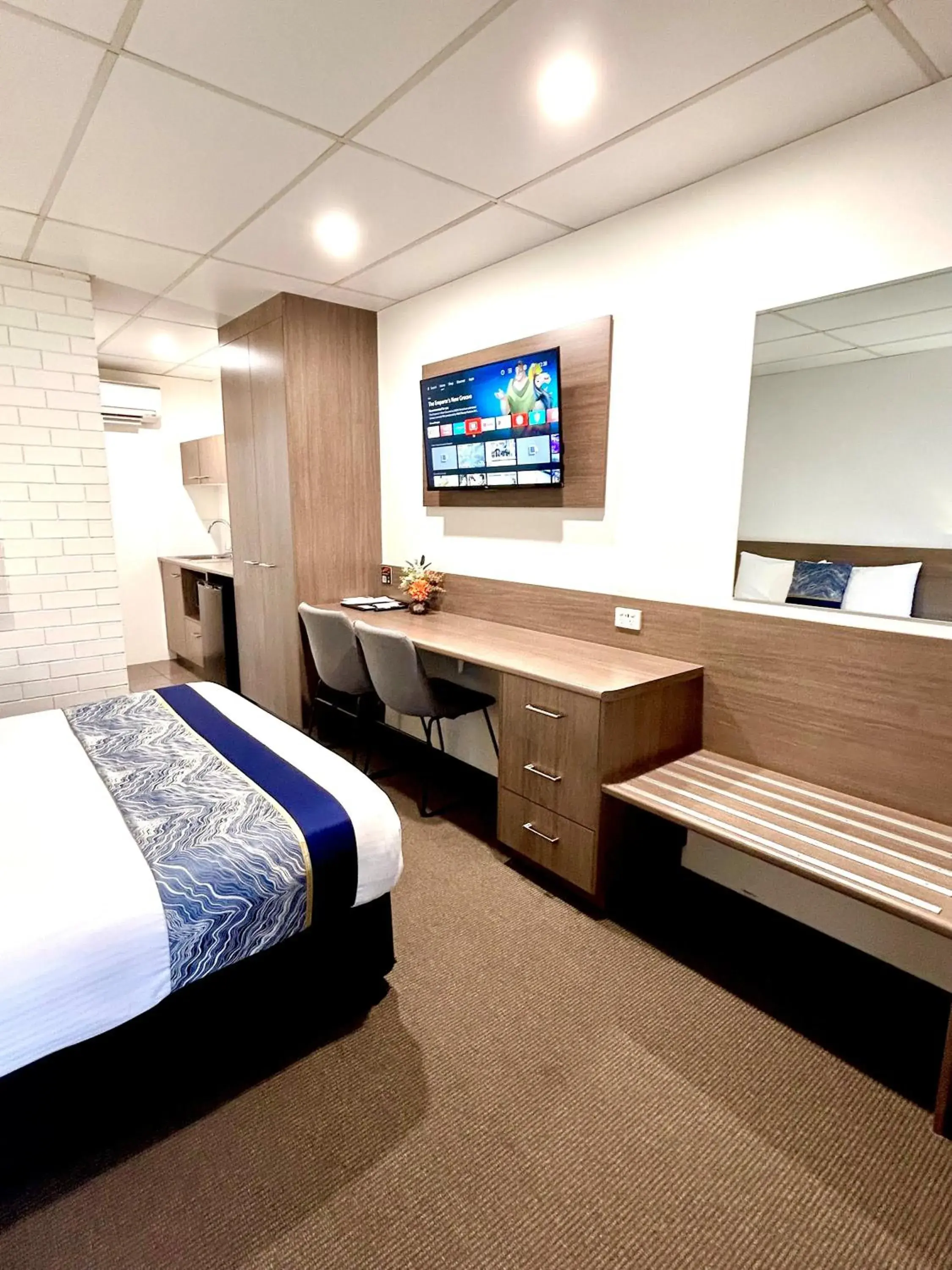 Executive Queen Room - Not Pet Friendly in Chalet Motor Inn Executive Queen Room - Not Pet Friendly in Chalet Motor Inn