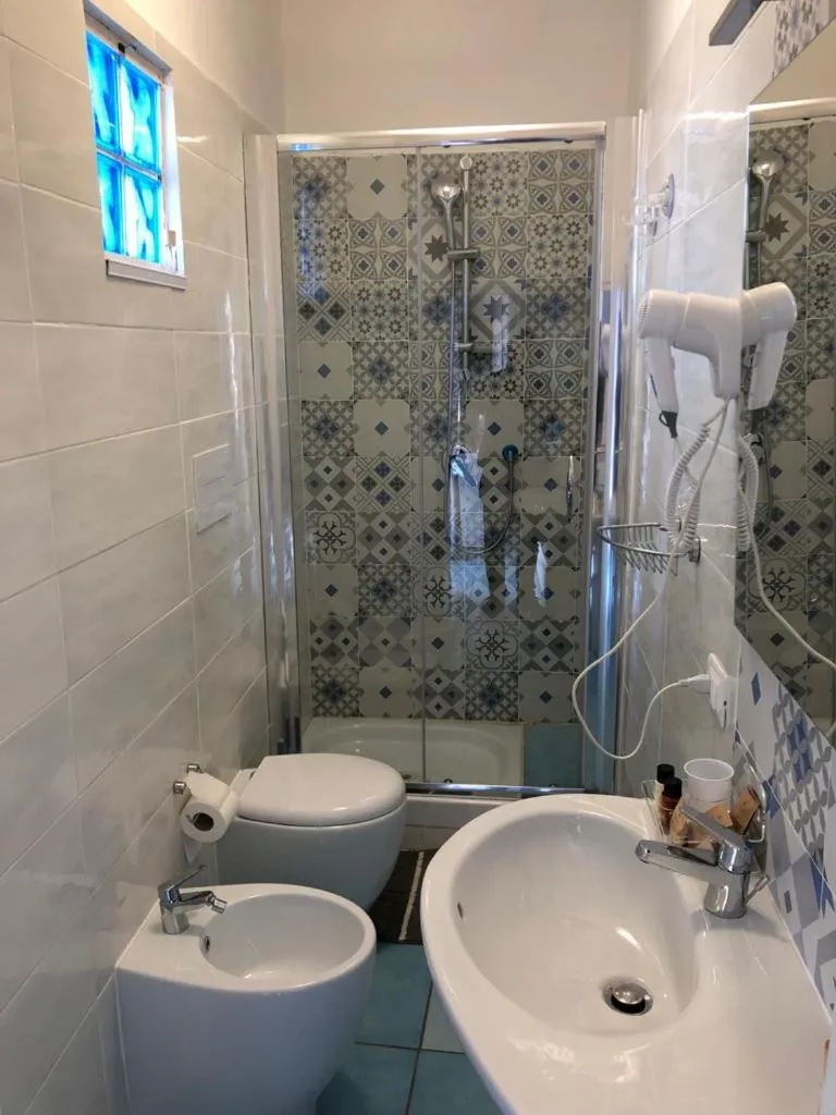 Bathroom in 100 passi dal mare