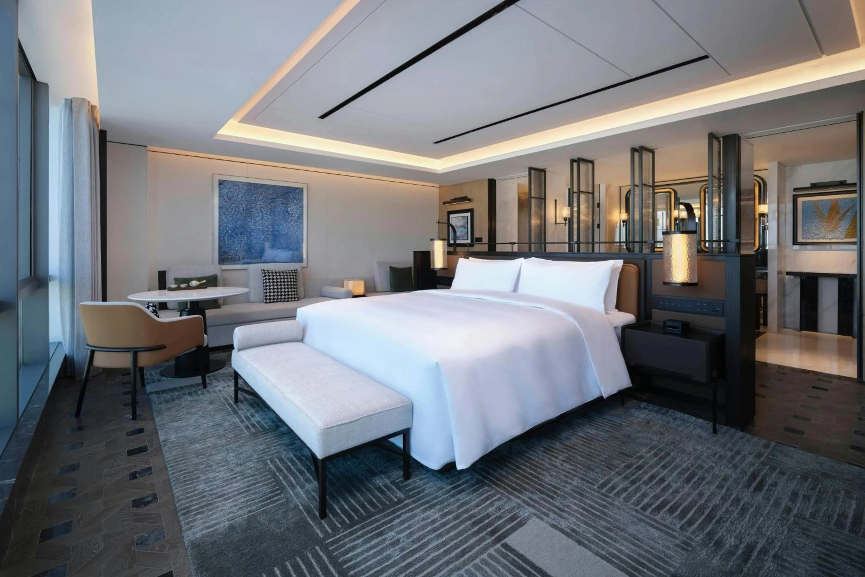 Photo of the whole room, Bed in Sheraton Ningbo Yinzhou