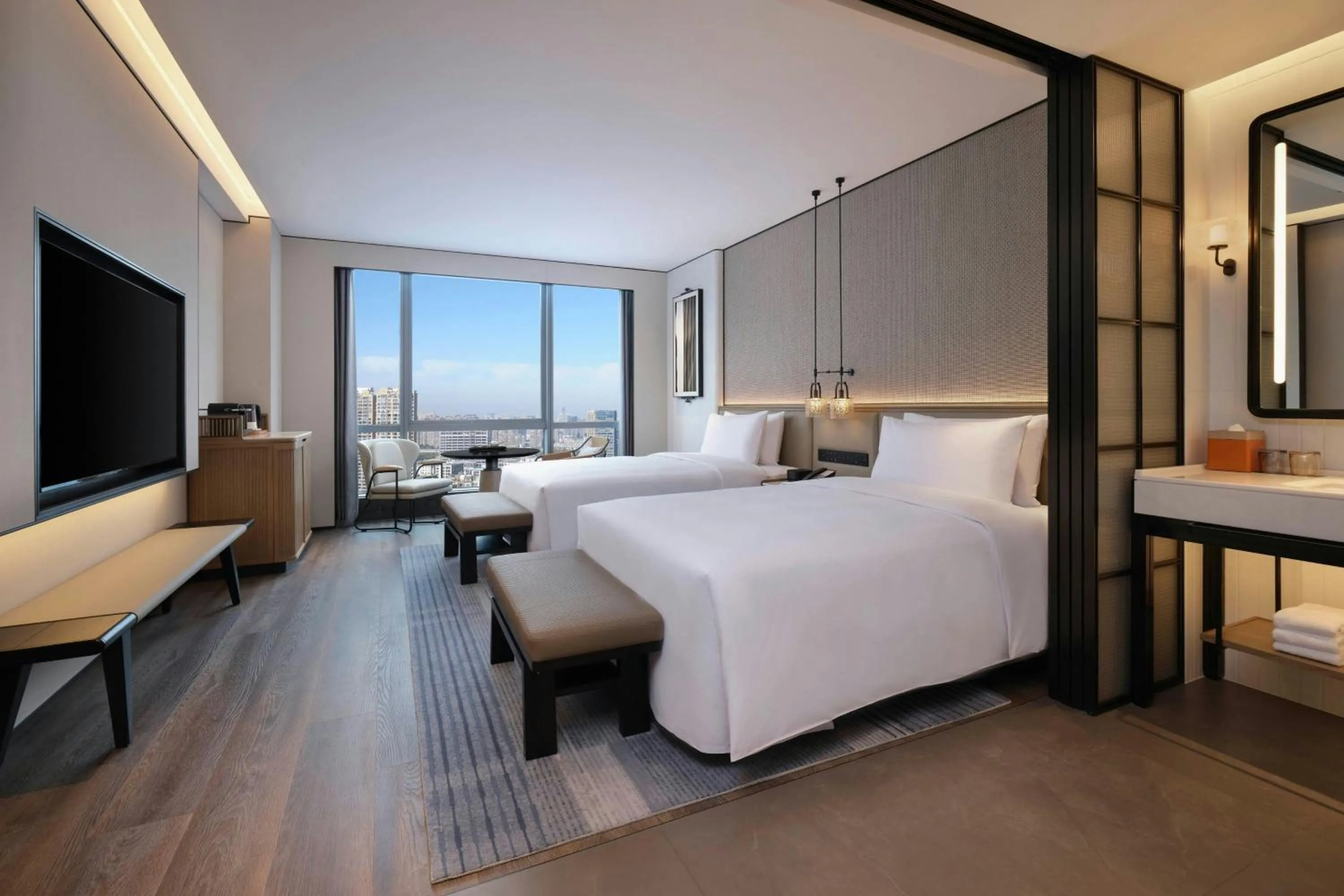 Photo of the whole room, Bed in Sheraton Ningbo Yinzhou