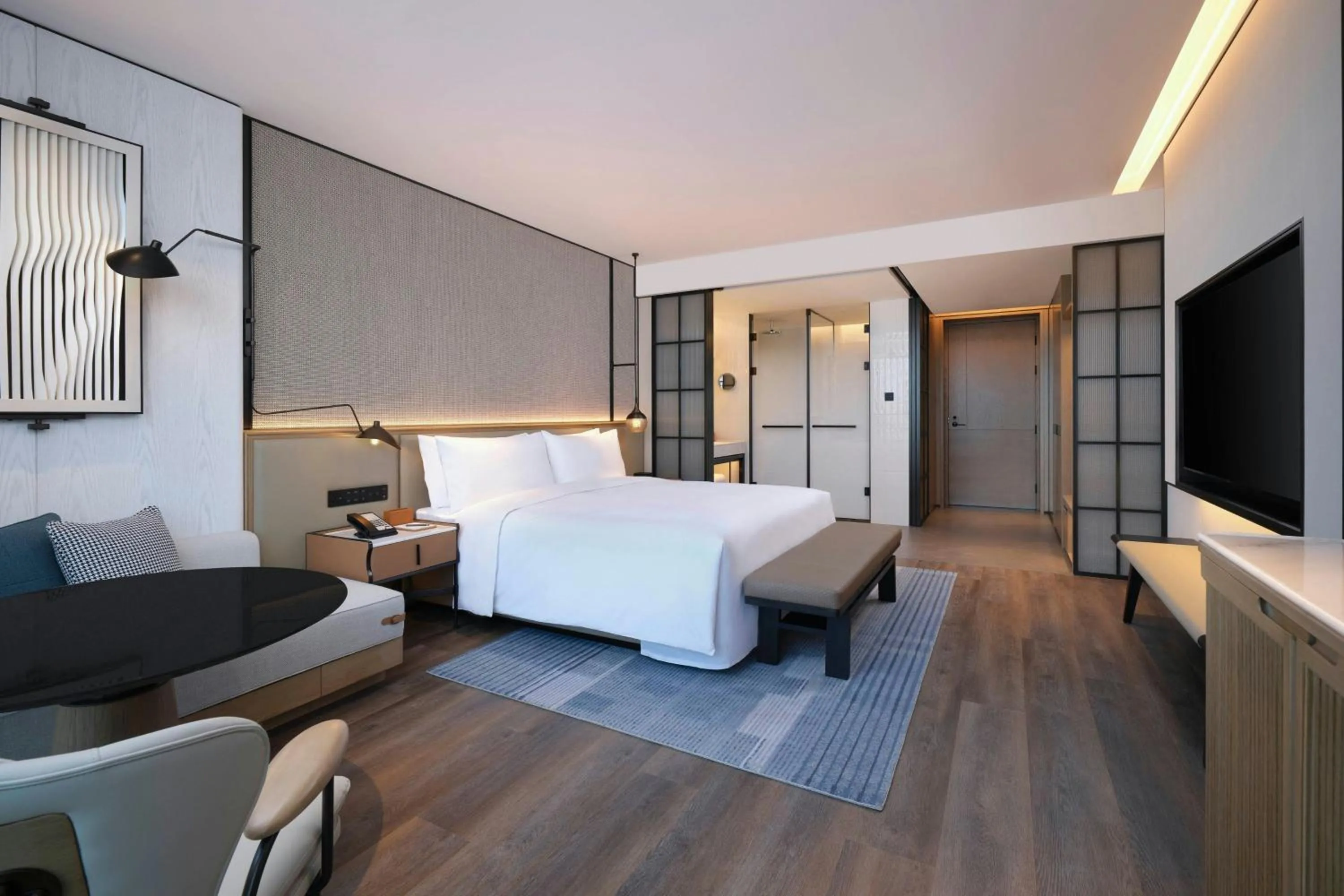 Photo of the whole room, Bed in Sheraton Ningbo Yinzhou