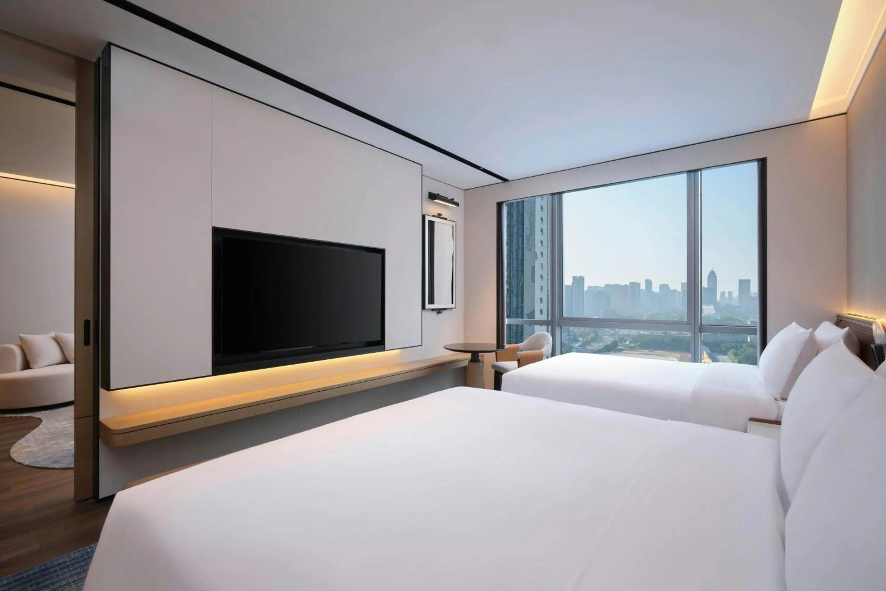 Photo of the whole room, Bed in Sheraton Ningbo Yinzhou