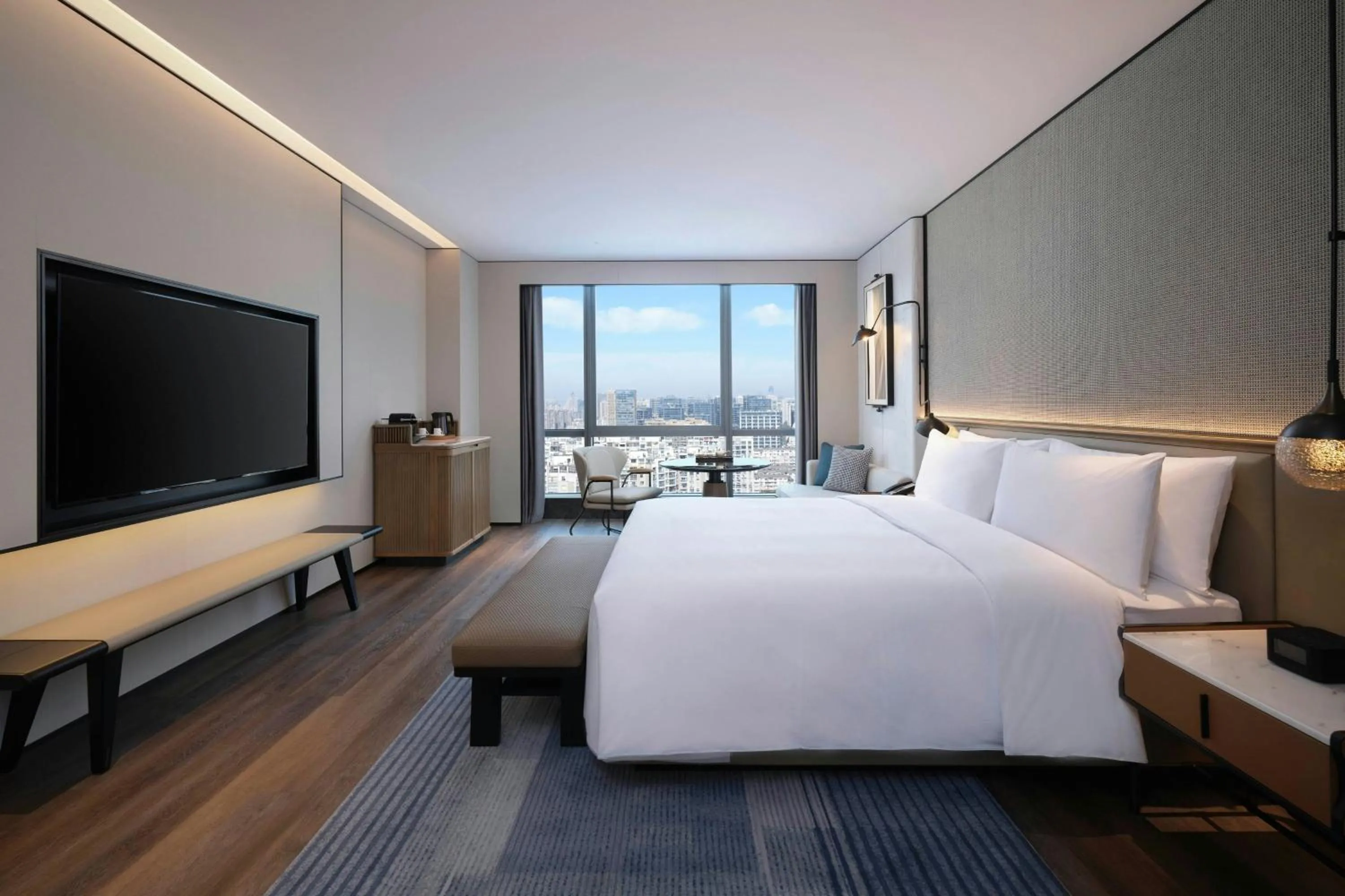 Photo of the whole room, Bed in Sheraton Ningbo Yinzhou
