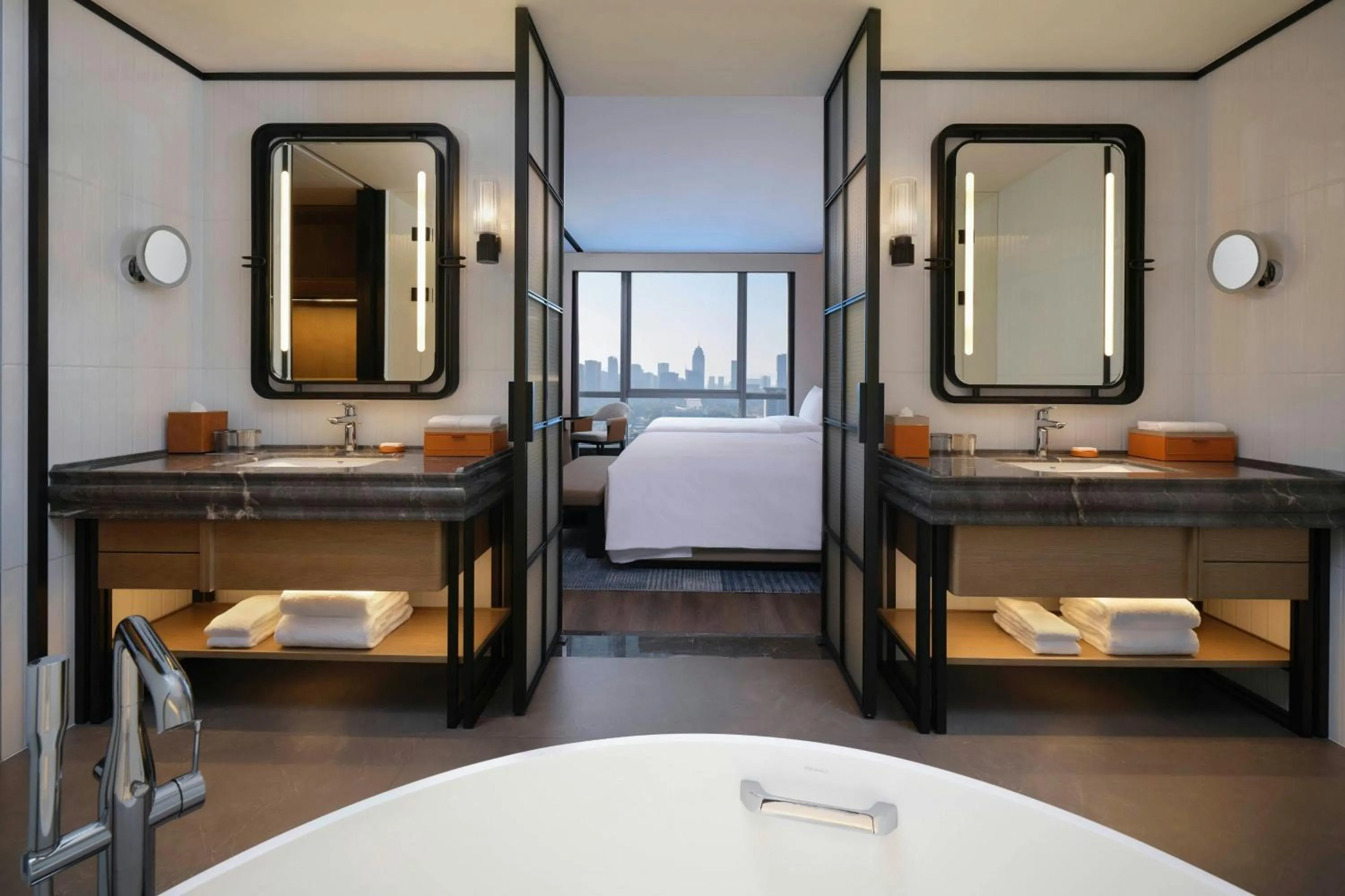 Bathroom, Bed in Sheraton Ningbo Yinzhou