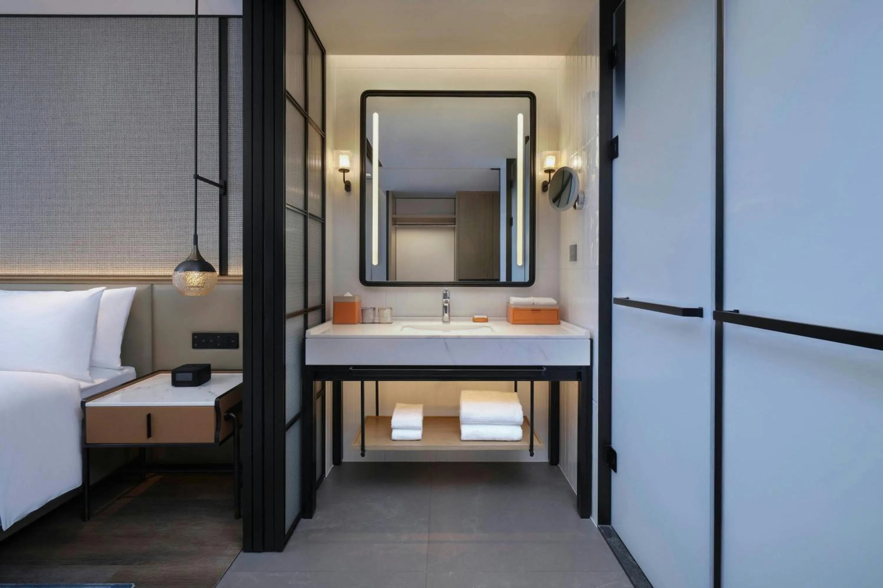 Bathroom, Bed in Sheraton Ningbo Yinzhou