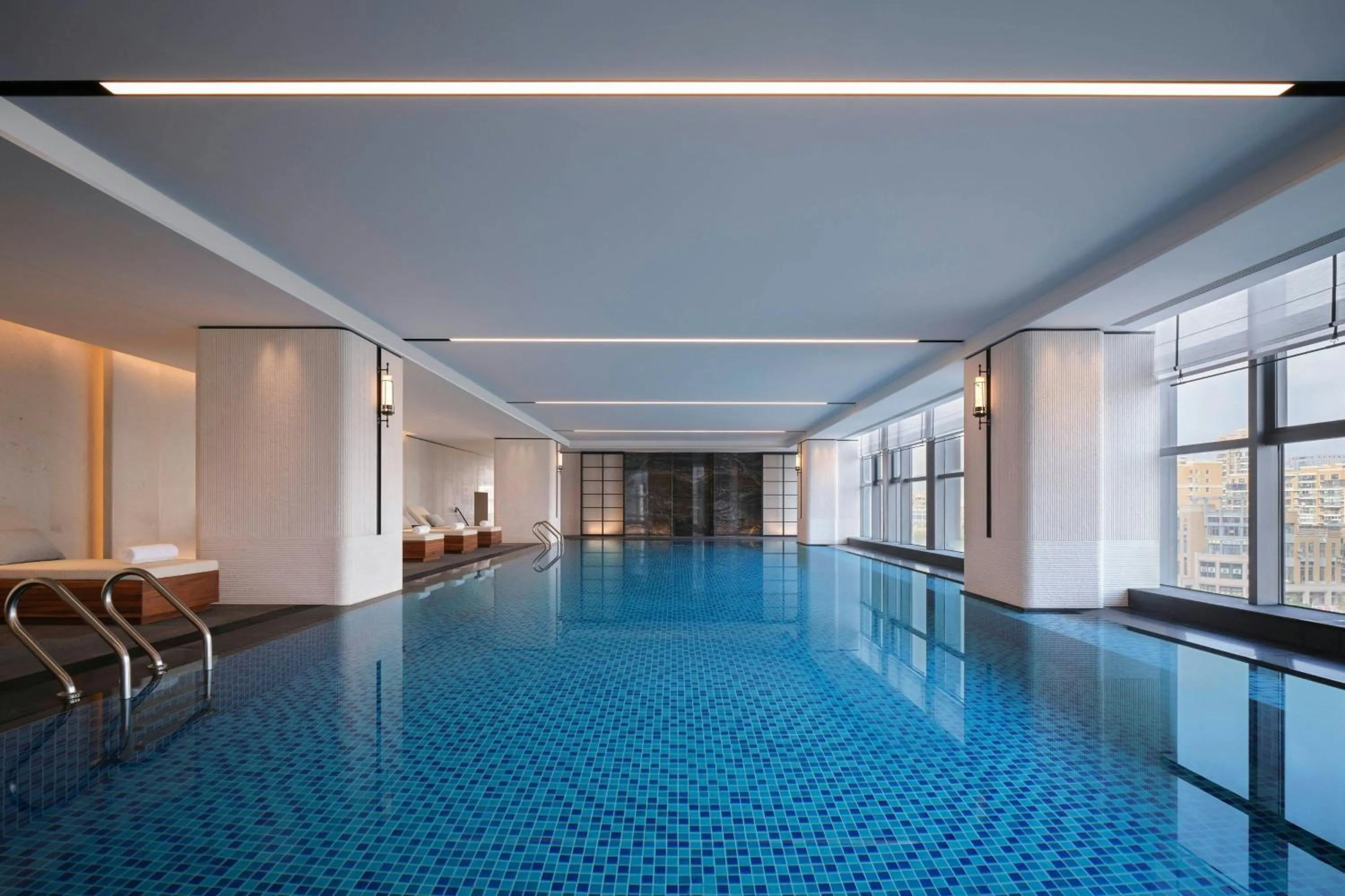 Swimming pool in Sheraton Ningbo Yinzhou