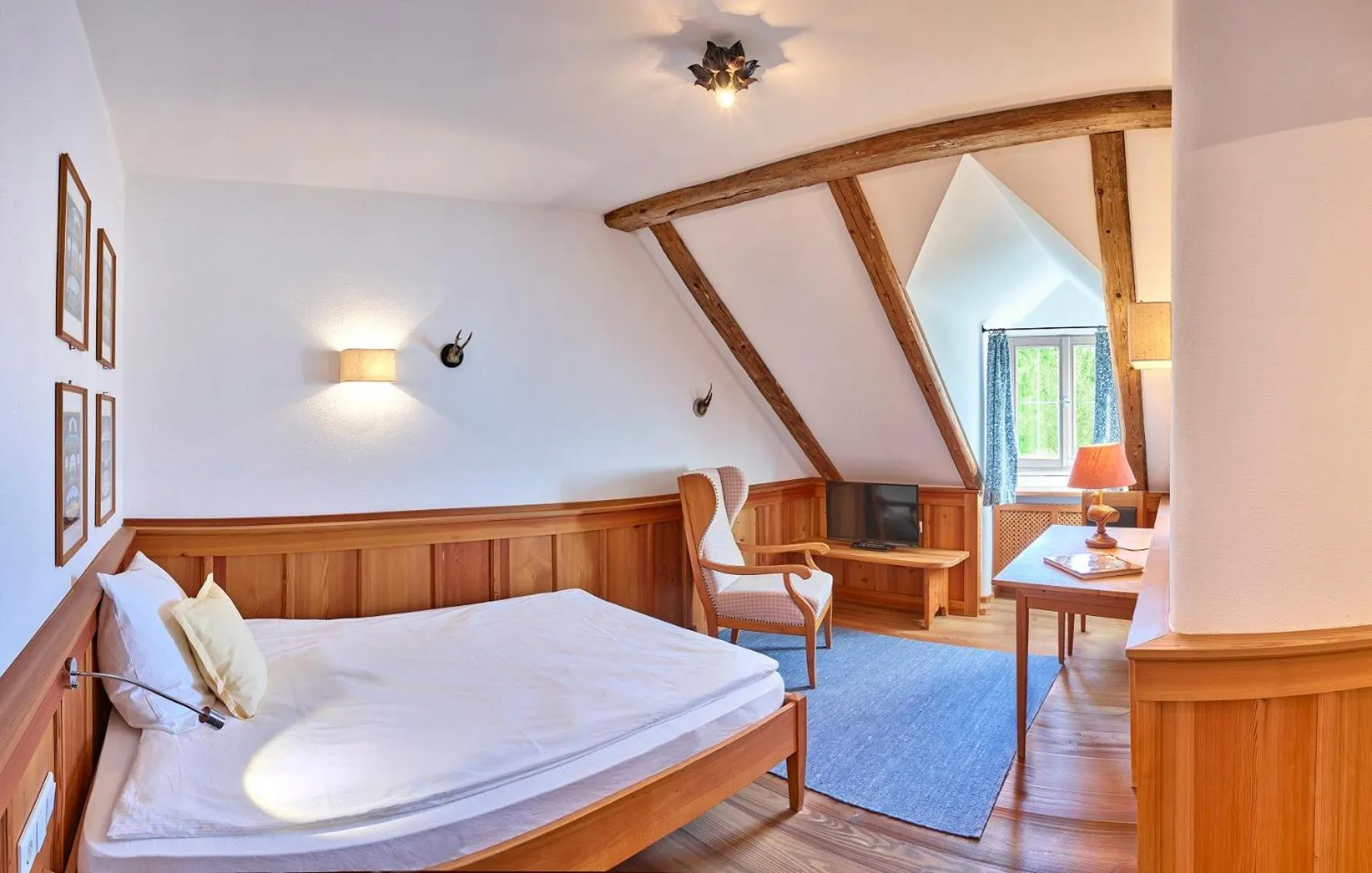 Photo of the whole room, Bed in Romantik Hotel Zum Klosterbräu